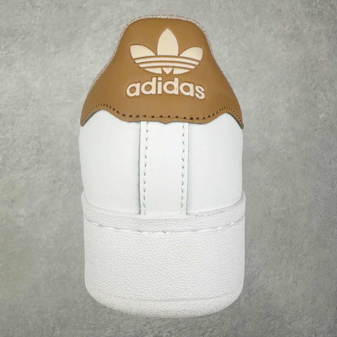 图片[8]-＃特价福利 AD Originals Superstar 经典复古贝壳头厚底板鞋 诞生于1969年 是第一双将全皮面鞋 身与橡胶鞋头结合在一起的低帮篮球鞋 Superstar最开始 是作为高帮篮球鞋Pro Model的低帮版本而出现的 但因为其独特和醒目的橡胶鞋头造型而让大家熟知 被大家形象地称为\\\”shelltoe\\\”贝壳头 在70年代的美国职业篮球场上 接近3/4的NBA球员都将这双Superstar作为场上用鞋 80年代之后 经过不断的改良和发展 Superstar逐渐成为横跨时装、音乐、街头文化、休闲和运动等各大领域的时尚潮鞋 尺码：35.5 36 36.5 37 38 38.5 39 40 40.5 41 42 42.5 43 44 44.5 45-选品中心