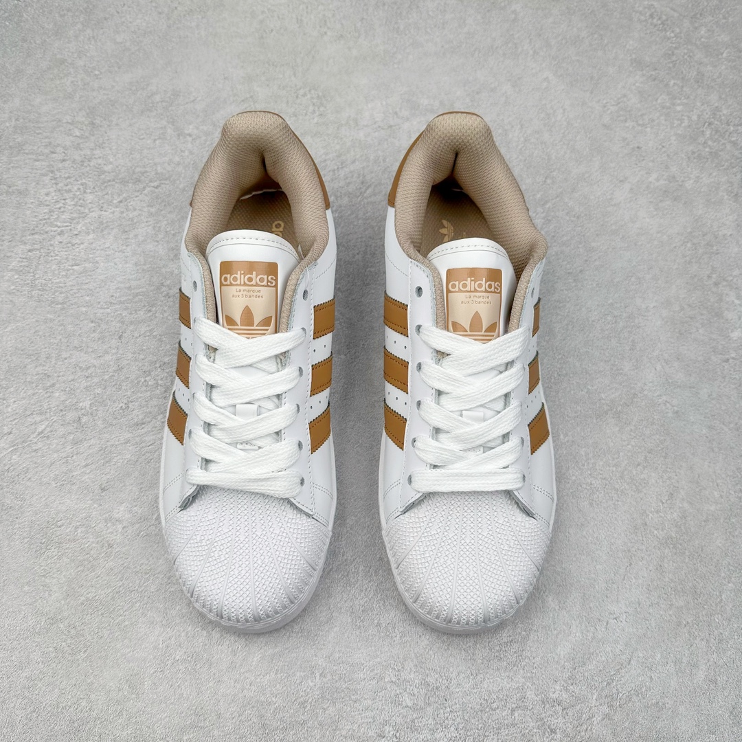 图片[2]-＃特价福利 AD Originals Superstar 经典复古贝壳头厚底板鞋 诞生于1969年 是第一双将全皮面鞋 身与橡胶鞋头结合在一起的低帮篮球鞋 Superstar最开始 是作为高帮篮球鞋Pro Model的低帮版本而出现的 但因为其独特和醒目的橡胶鞋头造型而让大家熟知 被大家形象地称为\\\”shelltoe\\\”贝壳头 在70年代的美国职业篮球场上 接近3/4的NBA球员都将这双Superstar作为场上用鞋 80年代之后 经过不断的改良和发展 Superstar逐渐成为横跨时装、音乐、街头文化、休闲和运动等各大领域的时尚潮鞋 尺码：35.5 36 36.5 37 38 38.5 39 40 40.5 41 42 42.5 43 44 44.5 45-选品中心