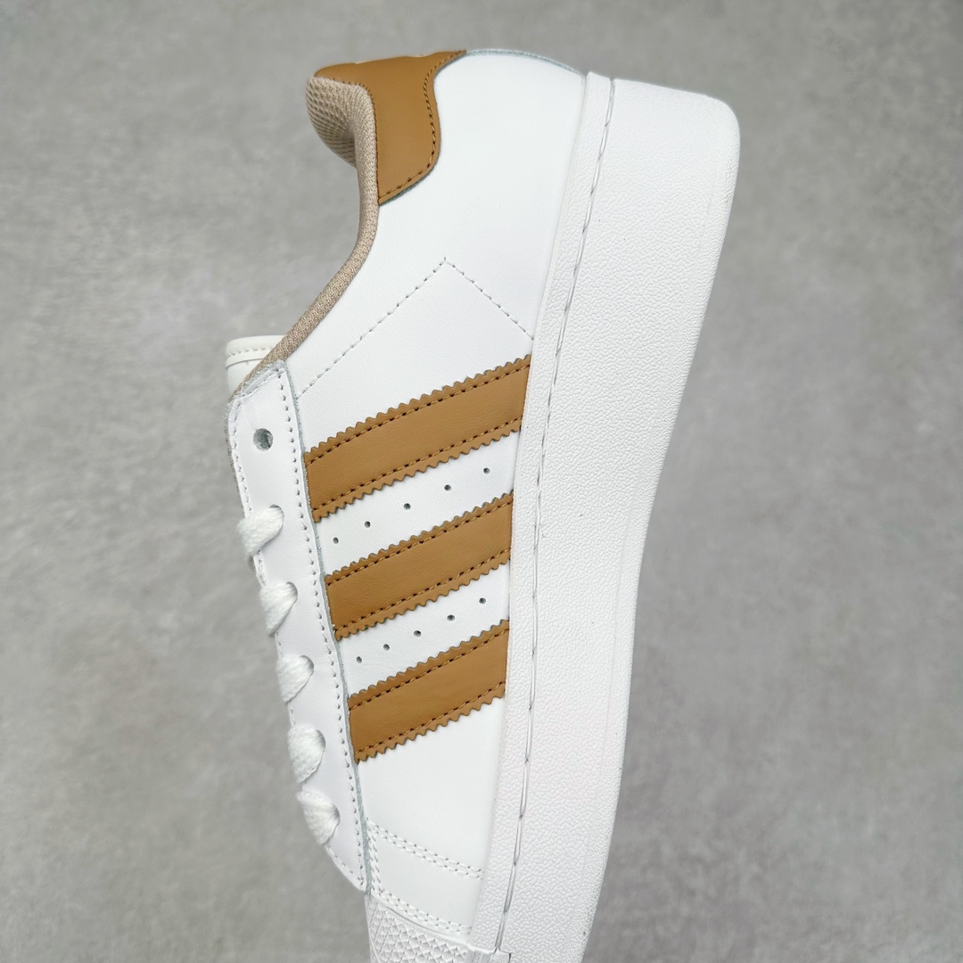 图片[7]-＃特价福利 AD Originals Superstar 经典复古贝壳头厚底板鞋 诞生于1969年 是第一双将全皮面鞋 身与橡胶鞋头结合在一起的低帮篮球鞋 Superstar最开始 是作为高帮篮球鞋Pro Model的低帮版本而出现的 但因为其独特和醒目的橡胶鞋头造型而让大家熟知 被大家形象地称为\\\”shelltoe\\\”贝壳头 在70年代的美国职业篮球场上 接近3/4的NBA球员都将这双Superstar作为场上用鞋 80年代之后 经过不断的改良和发展 Superstar逐渐成为横跨时装、音乐、街头文化、休闲和运动等各大领域的时尚潮鞋 尺码：35.5 36 36.5 37 38 38.5 39 40 40.5 41 42 42.5 43 44 44.5 45-选品中心