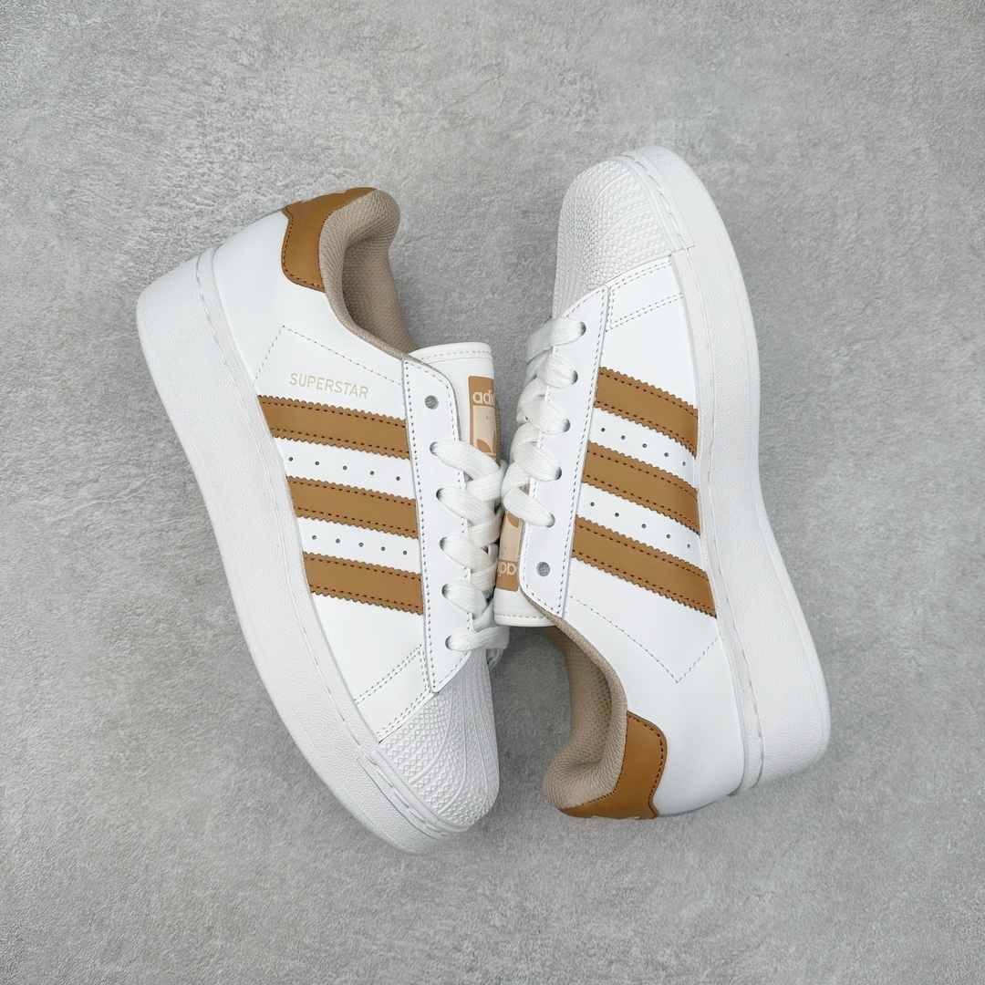 图片[3]-＃特价福利 AD Originals Superstar 经典复古贝壳头厚底板鞋 诞生于1969年 是第一双将全皮面鞋 身与橡胶鞋头结合在一起的低帮篮球鞋 Superstar最开始 是作为高帮篮球鞋Pro Model的低帮版本而出现的 但因为其独特和醒目的橡胶鞋头造型而让大家熟知 被大家形象地称为\\\”shelltoe\\\”贝壳头 在70年代的美国职业篮球场上 接近3/4的NBA球员都将这双Superstar作为场上用鞋 80年代之后 经过不断的改良和发展 Superstar逐渐成为横跨时装、音乐、街头文化、休闲和运动等各大领域的时尚潮鞋 尺码：35.5 36 36.5 37 38 38.5 39 40 40.5 41 42 42.5 43 44 44.5 45-选品中心