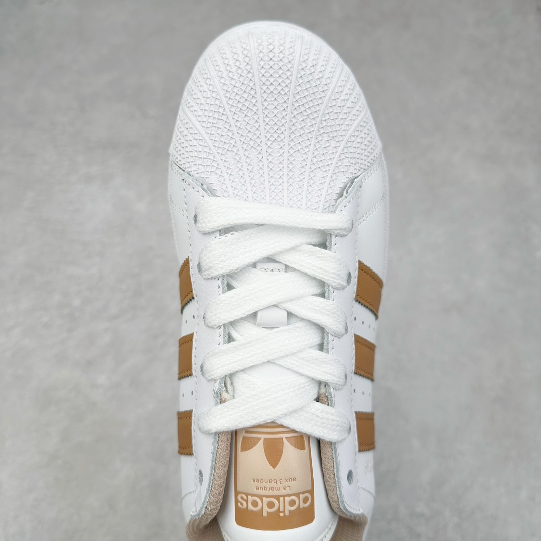 图片[4]-＃特价福利 AD Originals Superstar 经典复古贝壳头厚底板鞋 诞生于1969年 是第一双将全皮面鞋 身与橡胶鞋头结合在一起的低帮篮球鞋 Superstar最开始 是作为高帮篮球鞋Pro Model的低帮版本而出现的 但因为其独特和醒目的橡胶鞋头造型而让大家熟知 被大家形象地称为\\\”shelltoe\\\”贝壳头 在70年代的美国职业篮球场上 接近3/4的NBA球员都将这双Superstar作为场上用鞋 80年代之后 经过不断的改良和发展 Superstar逐渐成为横跨时装、音乐、街头文化、休闲和运动等各大领域的时尚潮鞋 尺码：35.5 36 36.5 37 38 38.5 39 40 40.5 41 42 42.5 43 44 44.5 45-选品中心