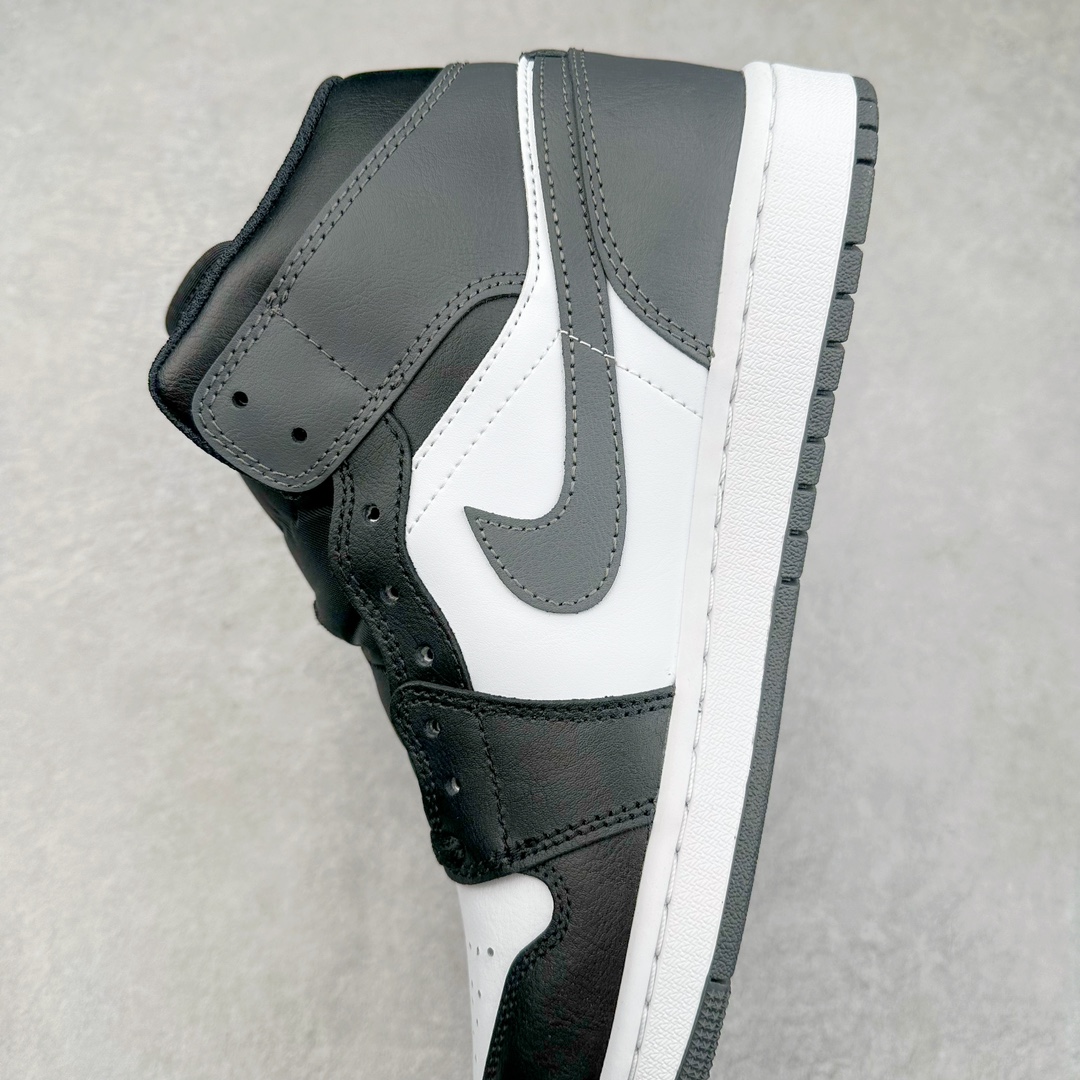 图片[7]-＃DT纯原 Air Jordan AJ1 Mid 中帮 黑白灰DQ8426-001 终端优势供应 市面中低帮最具代表性版本没有之一 口碑大厂出品 品控大底版型不断改良更新 全套原纸板楦头开发 确保原汁原味 完美呈现版型 完美零毛边处理 原厂内置全掌气垫 价格定位良心 平台专用代工流水线出品 一眼公司既视感 拿到手的一瞬间就与众不同 碾压市面所有版本 全部原鞋开发 每一个配色都会采购原鞋确认细节 打破市面看图做货无好货之说 尺码：35.5 36 36.5 37.5 38 38.5 39 40 40.5 41 42 42.5 43 44 44.5 45 46-选品中心