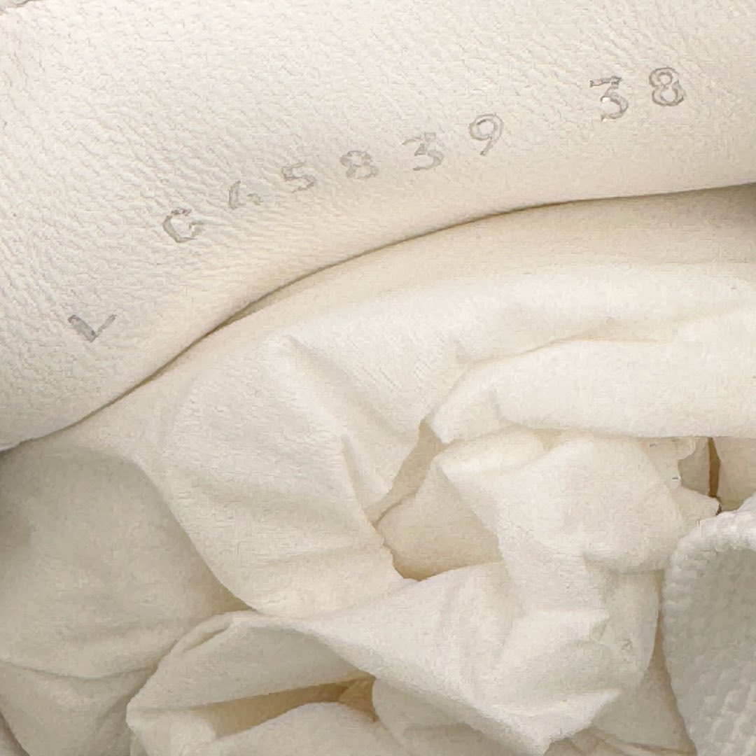 图片[12]-＃GD广顶 CHANEL香奈儿 24S德训鞋平底系带圆头菱格风四季休闲百搭款 原版开模 凹凸感超强 线条紧致🎀全新礼盒包装 细节拉满 环保太空革组合呼吸网织布鞋面材质 欧索莱环保去臭环型组合鞋垫 采用进口TPU大底 官方同步2024 最新礼盒包装 尺码：35 36 37 38 39 40-选品中心