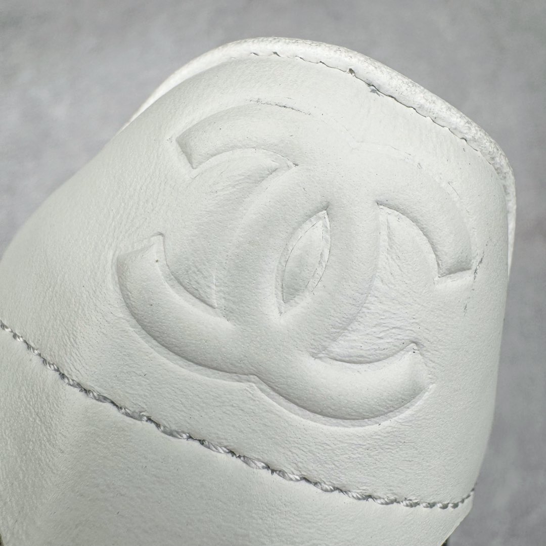 图片[16]-＃GD广顶 CHANEL香奈儿 24S德训鞋平底系带圆头菱格风四季休闲百搭款 原版开模 凹凸感超强 线条紧致🎀全新礼盒包装 细节拉满 环保太空革组合呼吸网织布鞋面材质 欧索莱环保去臭环型组合鞋垫 采用进口TPU大底 官方同步2024 最新礼盒包装 尺码：35 36 37 38 39 40-选品中心