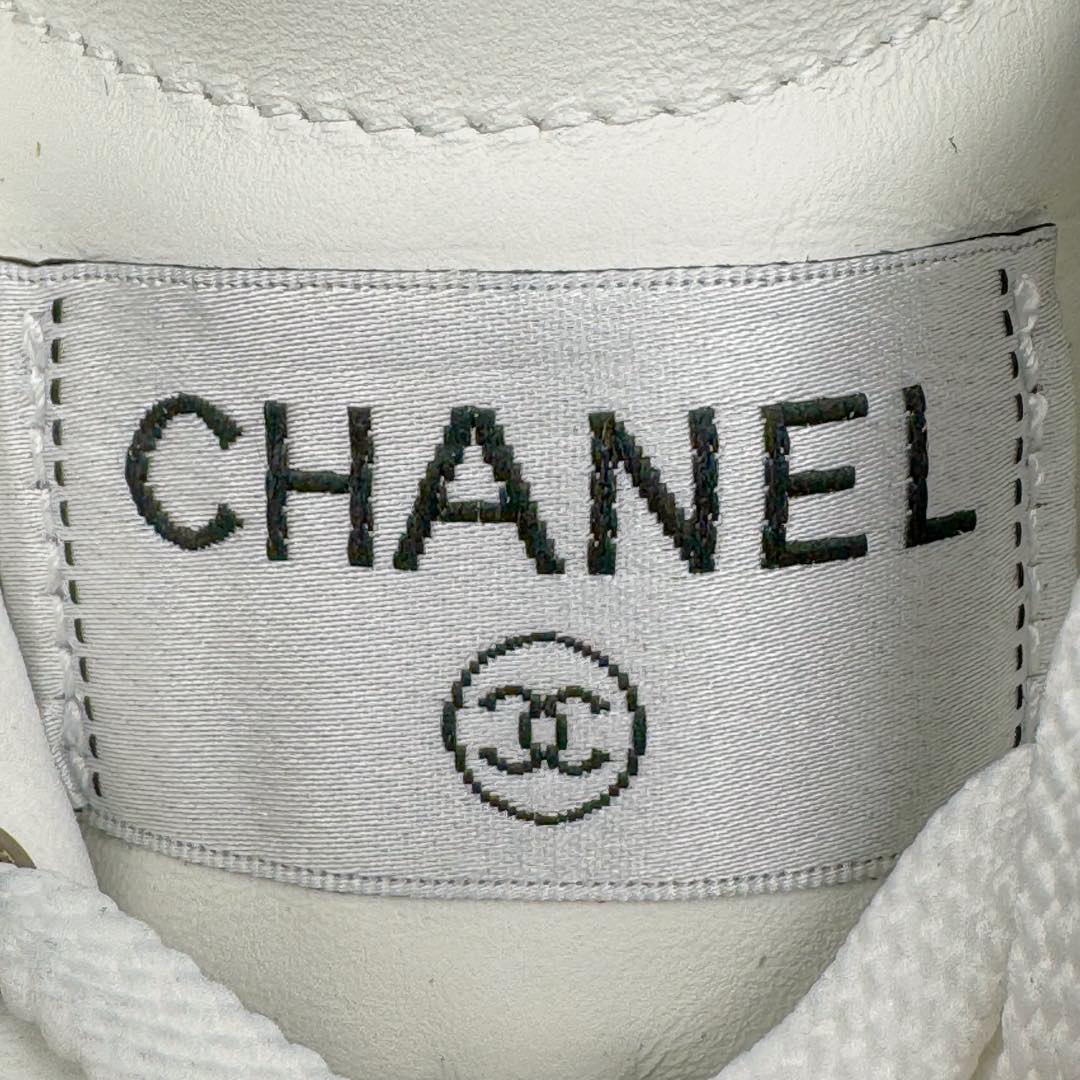 图片[10]-＃GD广顶 CHANEL香奈儿 24S德训鞋平底系带圆头菱格风四季休闲百搭款 原版开模 凹凸感超强 线条紧致🎀全新礼盒包装 细节拉满 环保太空革组合呼吸网织布鞋面材质 欧索莱环保去臭环型组合鞋垫 采用进口TPU大底 官方同步2024 最新礼盒包装 尺码：35 36 37 38 39 40-选品中心