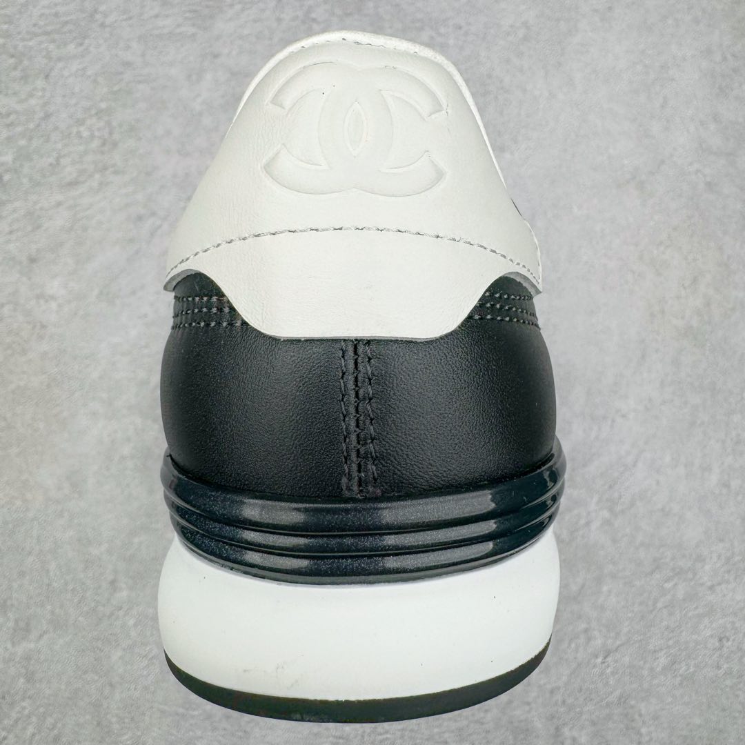 图片[8]-＃GD广顶 CHANEL香奈儿 24S德训鞋平底系带圆头菱格风四季休闲百搭款 原版开模 凹凸感超强 线条紧致🎀全新礼盒包装 细节拉满 环保太空革组合呼吸网织布鞋面材质 欧索莱环保去臭环型组合鞋垫 采用进口TPU大底 官方同步2024 最新礼盒包装 尺码：35 36 37 38 39 40-选品中心