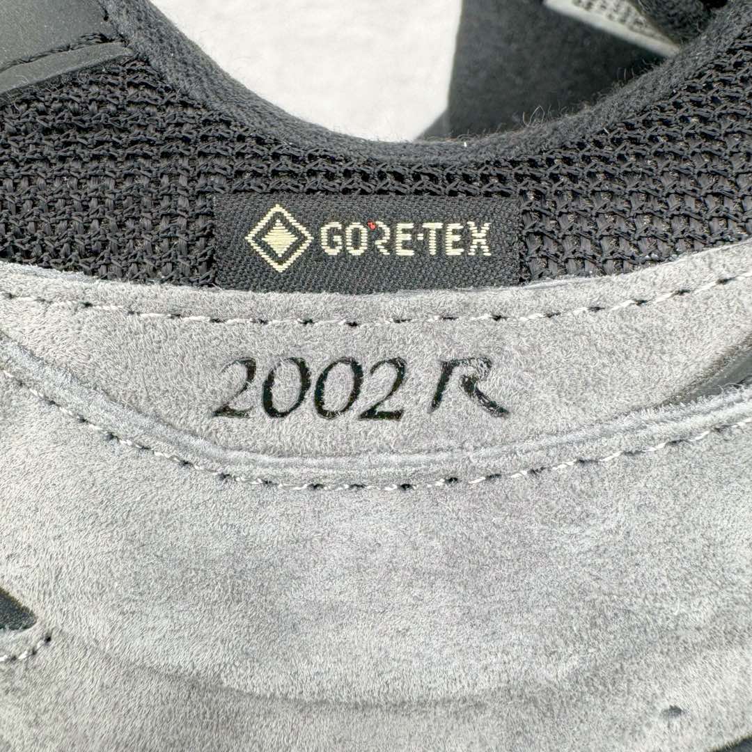 图片[20]-＃M纯原 JJJJound x New Balance NB M2002RXZ Gore-Tex 联名黑灰 NB新百伦潮流复古织物皮革减震防滑耐磨轻便低帮跑步鞋 原档数据独立私模大底 唯一正确六层组合大底 RB前软后硬 百分百还原原鞋脚感 基于市场现有版本全新升级调整 NB市场最强产物 全网最全配色加持 全套原楦原纸板原厂数据开发 全鞋电脑针车加持 原厂网布 原装进口头层翻毛皮料正确绒感卡色 正确中底拉帮中底网布细节 一比一手工擦旧效果 冲裁组合 匠心打造 耗时两个月开发完成 工艺极其复杂难度可想而知 高端零售专供产物 尺码：36 37 37.5 38 38.5 39.5 40 40.5 41.5 42 42.5 43 44 44.5 45 45.5 46.5 47-选品中心