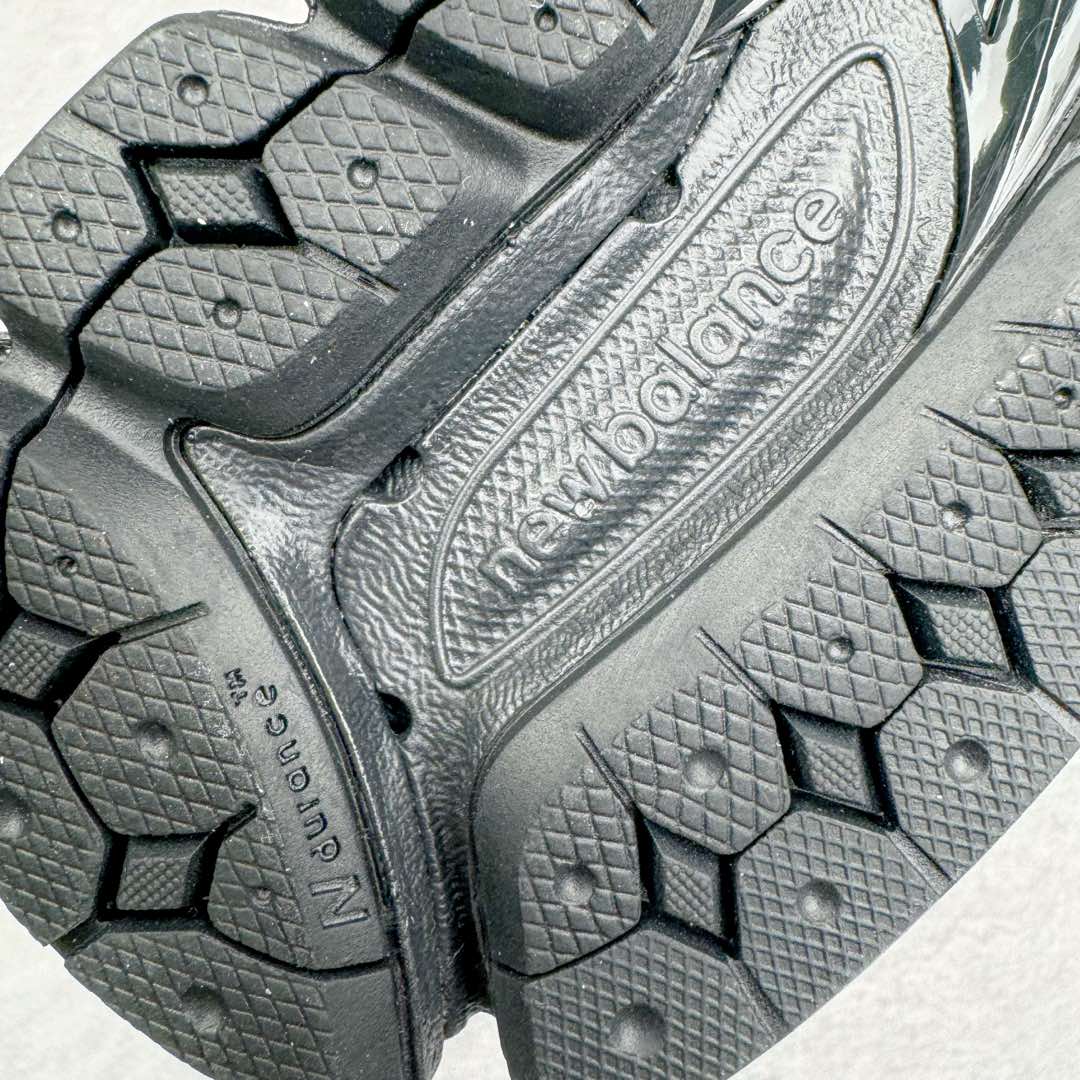 图片[22]-＃M纯原 JJJJound x New Balance NB M2002RXZ Gore-Tex 联名黑灰 NB新百伦潮流复古织物皮革减震防滑耐磨轻便低帮跑步鞋 原档数据独立私模大底 唯一正确六层组合大底 RB前软后硬 百分百还原原鞋脚感 基于市场现有版本全新升级调整 NB市场最强产物 全网最全配色加持 全套原楦原纸板原厂数据开发 全鞋电脑针车加持 原厂网布 原装进口头层翻毛皮料正确绒感卡色 正确中底拉帮中底网布细节 一比一手工擦旧效果 冲裁组合 匠心打造 耗时两个月开发完成 工艺极其复杂难度可想而知 高端零售专供产物 尺码：36 37 37.5 38 38.5 39.5 40 40.5 41.5 42 42.5 43 44 44.5 45 45.5 46.5 47-选品中心