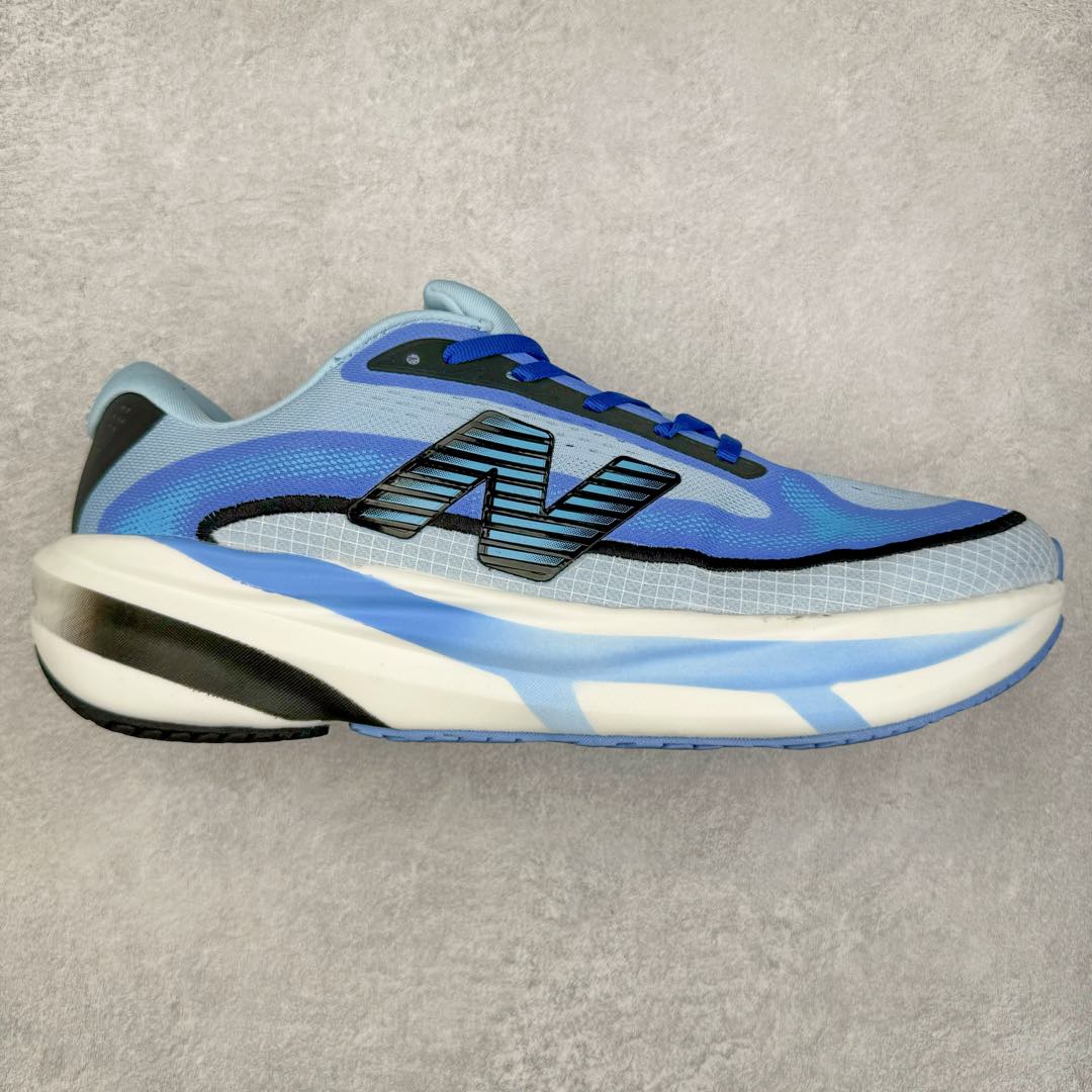 New Balance Fresh Foam X NB1080V5 新百伦系列低帮轻量化厚底健身休闲运动慢跑鞋 近赏｜无论是日常慢跑，还是City Walk，它都可轻松应对提起今年最流行的事情，想必在你所在的城市来一段City Walk，是很多潮男潮女都会做的吧。当时间来到十月，一年中最舒服的时光，无论是慢跑也好，还是City Walk，今天推荐的这双鞋，都可以轻松应对。那就是可以带给你久违的松弛感、治愈你柔软的需要的New Balance Fresh Foam X1080v15。作为New Balance经典跑鞋系列，1080系列可以说凝聚了品牌历来前沿科技与制造匠心。今年的v13版本可谓再度革新。在舒适体验、运动性能以及造型风格三个维度上做到了有机交融。舒适体验一直是1080跑鞋系列带给我们最大的直观感受，加上本就带有严肃跑鞋基因，在今年全新材料配方的Fresh FoamX中底泡棉上则有了不一样的缓震性能，重新定义“踩屎感”。可再生柔软针织鞋面使用可追溯的Repreve再生鞋面材料，柔软透气的鞋面提供绵密的贴合与包裹感，轻量分区橡胶大底分区外底橡胶采用新材料，改进纹路设计，增加前掌外底硬度，提升滚动反馈和传动效率。尺码：40 40.5 41.5 42 42.5 43 44 45-选品中心