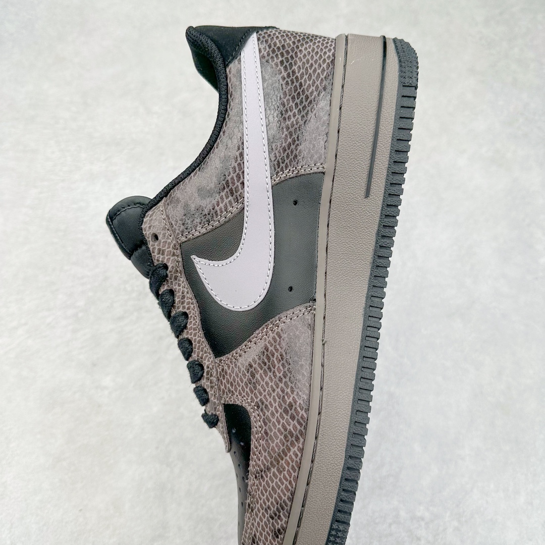 图片[7]-NK Air Force 1´07 Low 空军一号低帮百搭休闲运动板鞋 HF2898-001 柔软、弹性十足的缓震性能和出色的中底设计 横跨复古与现代的外型结合 造就出风靡全球 三十多年的Force 1 直到今天还深受青睐 尺码：36 36.5 37.5 38 38.5 39 40 40.5 41 42 42.5 43 44 44.5 45-选品中心