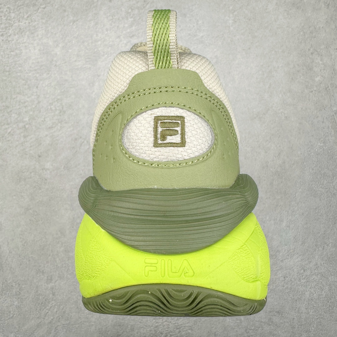 图片[8]-FILA PEASE 斐乐豌豆鞋舒适百搭防滑耐磨低帮生活休闲鞋老爹鞋 FILA的植物系穿搭深谙潮流之道，Clean-Fit的清新风格深深影响着City Boys & Girls。豌豆鞋的外观可谓一眼入魂，设计灵感来源于豌豆荚碱水面包，在鞋廓形保留薄款面包鞋DNA的基础上，发展并创新“面包鞋”风格，如垂挂豆子的鞋面，双层双色中底的鞋底都为这双鞋增添了独特的辨识度。独有的圆鼓豌豆形鞋面设计，鞋面革料做鼓，犹如一颗颗垂挂的豆子，圆润可爱，充满趣味；双层豌豆荚中底设计上层轻能发泡豆荚，下层柔能发泡豌豆形中底，打造圆润软弹、形象有趣的豌豆荚中底。饱满的外形带来温暖质感，上脚圆润，凸显腿部线条，时尚百搭。作为今年秋冬的出街鞋款，实在太合适不过了。豌豆鞋不仅外观令人过目不忘，并且脚感出众，独家的发泡材料提供了轻质软弹的舒适度，即便日行两万步也不会觉得疲惫，同时适应各种穿着场合，轻松搭配各种服饰。尺码：36 36.5 37.5 38 38.5 39 40 40.5 41 42 42.5 43 44 44.5 45-选品中心