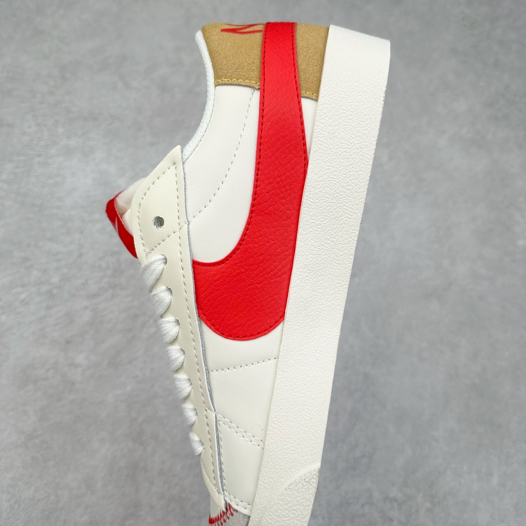 图片[7]-NK Blazer Low \’77 Jumbo 开拓者大钩 DQ1470-005 焕新升级经典 Blazer 鞋款 大号 Swoosh 突出新时代更加张扬的潮流感 对经典的又一次改良升级 大号 Swoosh 设计结合宽大鞋带 符合当下潮流意趣 橡胶外底融入凸起人字形底纹增添几分户外感觉 尺码：36 36.5 37.5 38 38.5 39 40 40.5 41 42 42.5 43 44 44.5 45-选品中心