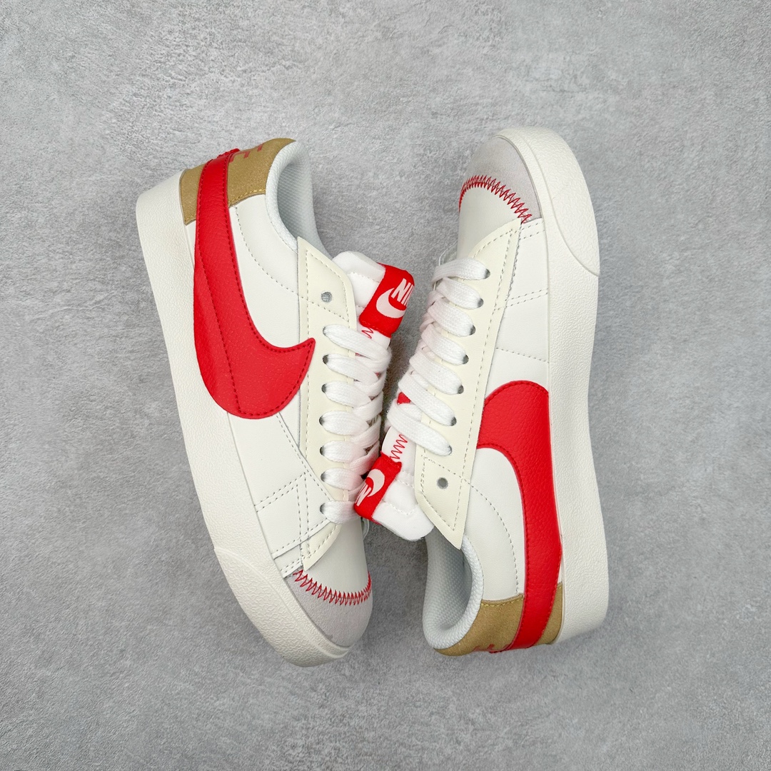 图片[3]-NK Blazer Low \’77 Jumbo 开拓者大钩 DQ1470-005 焕新升级经典 Blazer 鞋款 大号 Swoosh 突出新时代更加张扬的潮流感 对经典的又一次改良升级 大号 Swoosh 设计结合宽大鞋带 符合当下潮流意趣 橡胶外底融入凸起人字形底纹增添几分户外感觉 尺码：36 36.5 37.5 38 38.5 39 40 40.5 41 42 42.5 43 44 44.5 45-选品中心