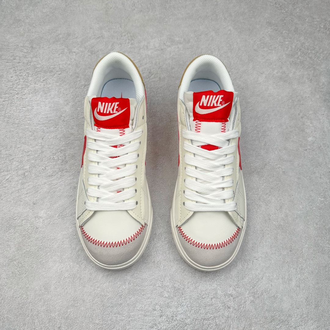 图片[2]-NK Blazer Low \’77 Jumbo 开拓者大钩 DQ1470-005 焕新升级经典 Blazer 鞋款 大号 Swoosh 突出新时代更加张扬的潮流感 对经典的又一次改良升级 大号 Swoosh 设计结合宽大鞋带 符合当下潮流意趣 橡胶外底融入凸起人字形底纹增添几分户外感觉 尺码：36 36.5 37.5 38 38.5 39 40 40.5 41 42 42.5 43 44 44.5 45-选品中心