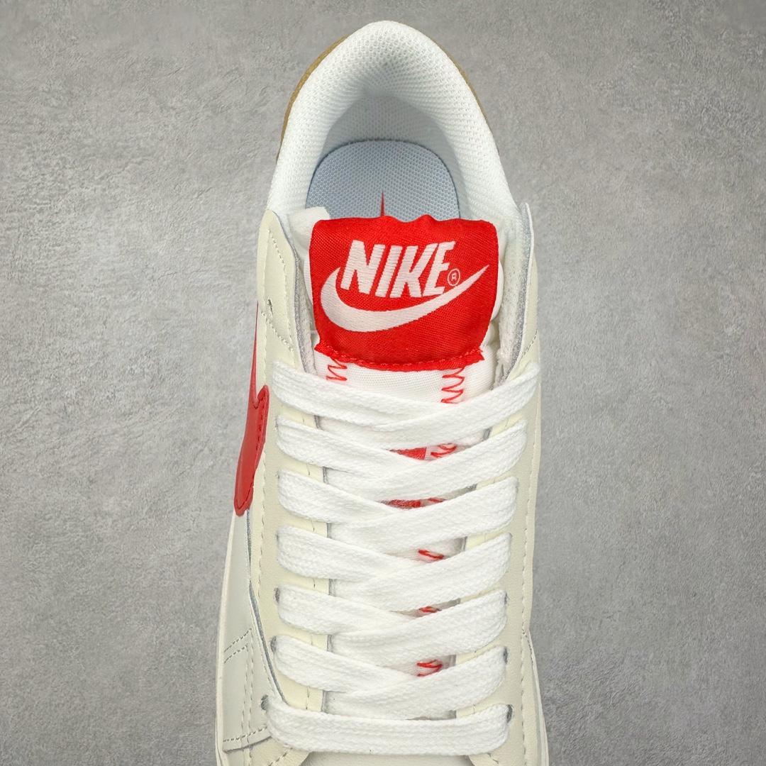 图片[5]-NK Blazer Low \’77 Jumbo 开拓者大钩 DQ1470-005 焕新升级经典 Blazer 鞋款 大号 Swoosh 突出新时代更加张扬的潮流感 对经典的又一次改良升级 大号 Swoosh 设计结合宽大鞋带 符合当下潮流意趣 橡胶外底融入凸起人字形底纹增添几分户外感觉 尺码：36 36.5 37.5 38 38.5 39 40 40.5 41 42 42.5 43 44 44.5 45-选品中心