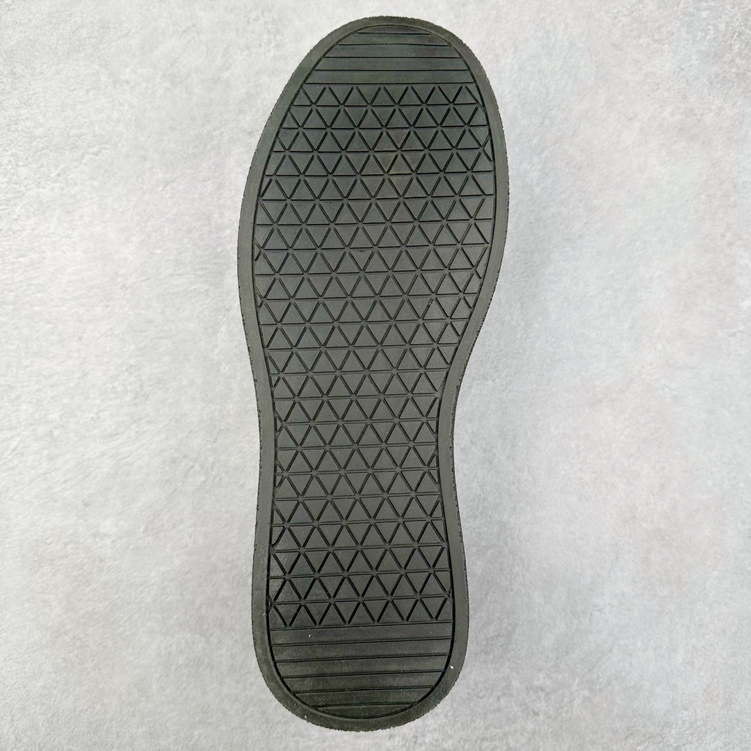 图片[9]-ECCO爱步中高帮男鞋 热门销售款式 城市休闲系列 气质百搭潮酷板鞋 精选牛皮面料 现代品质鞋面设计 纹理自然，细腻柔软 具有良好透气性 舒适保暖 侧前独有LOGO设计 双层牛皮鞋边 坚韧鞋线车边 经典潮流 全新轻量发泡底材与橡胶大底结合 脚感轻盈柔韧 防滑耐磨 抓地力强 时尚潮流休闲 随想假日 尺码：38 39 40 41 42 43 44 皮鞋码-选品中心