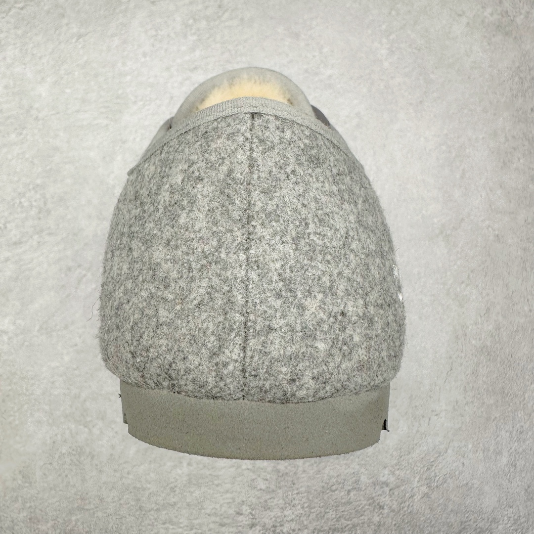 图片[8]-UGG 玛丽珍 1.5CM薄底 女款 小红书爆款 广州外贸大厂生产 鞋头到鞋垫真羊皮毛一体 独立外盒包装 工艺 区别市面任何版本 1.5CM薄底 独立原版开发大底 羊绒鞋垫 冬季保暖外出 家居都是很适合的选择 今年uug推出款式系列 局部偏向年轻消费者喜好 也走到时尚潮流穿搭的前沿 鞋身材质 翻毛皮鞋面 17毫米UGGPURE™植入式羊毛内底 轻便防滑舒适橡胶外底 带有品牌LOGO商标 带全套包装 尺码：35 36 37 38 39 40-选品中心