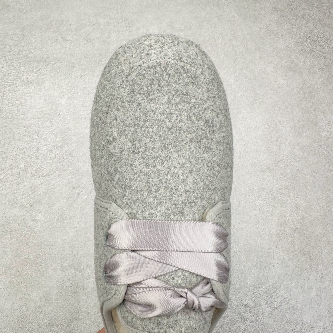 图片[4]-UGG 玛丽珍 1.5CM薄底 女款 小红书爆款 广州外贸大厂生产 鞋头到鞋垫真羊皮毛一体 独立外盒包装 工艺 区别市面任何版本 1.5CM薄底 独立原版开发大底 羊绒鞋垫 冬季保暖外出 家居都是很适合的选择 今年uug推出款式系列 局部偏向年轻消费者喜好 也走到时尚潮流穿搭的前沿 鞋身材质 翻毛皮鞋面 17毫米UGGPURE™植入式羊毛内底 轻便防滑舒适橡胶外底 带有品牌LOGO商标 带全套包装 尺码：35 36 37 38 39 40-选品中心