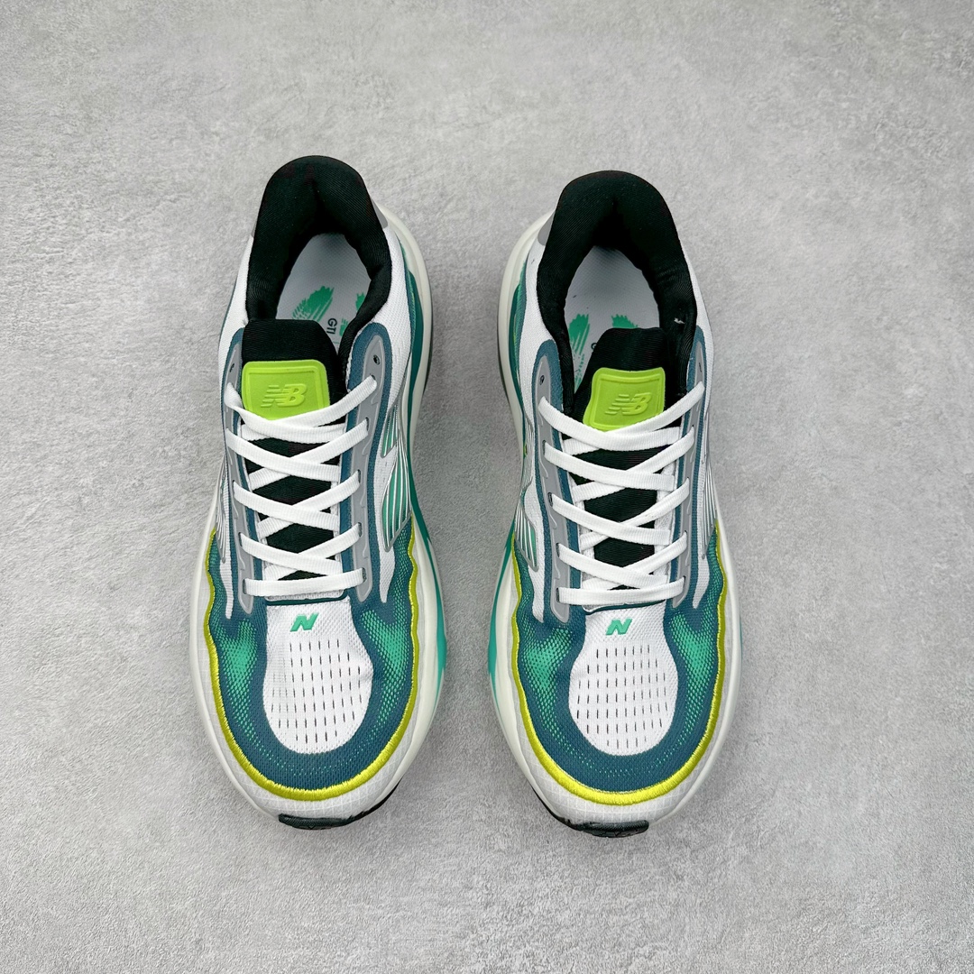 图片[2]-New Balance Fresh Foam X NB1080V5 新百伦系列低帮轻量化厚底健身休闲运动慢跑鞋 近赏｜无论是日常慢跑，还是City Walk，它都可轻松应对提起今年最流行的事情，想必在你所在的城市来一段City Walk，是很多潮男潮女都会做的吧。当时间来到十月，一年中最舒服的时光，无论是慢跑也好，还是City Walk，今天推荐的这双鞋，都可以轻松应对。那就是可以带给你久违的松弛感、治愈你柔软的需要的New Balance Fresh Foam X1080v15。作为New Balance经典跑鞋系列，1080系列可以说凝聚了品牌历来前沿科技与制造匠心。今年的v13版本可谓再度革新。在舒适体验、运动性能以及造型风格三个维度上做到了有机交融。舒适体验一直是1080跑鞋系列带给我们最大的直观感受，加上本就带有严肃跑鞋基因，在今年全新材料配方的Fresh FoamX中底泡棉上则有了不一样的缓震性能，重新定义“踩屎感”。可再生柔软针织鞋面使用可追溯的Repreve再生鞋面材料，柔软透气的鞋面提供绵密的贴合与包裹感，轻量分区橡胶大底分区外底橡胶采用新材料，改进纹路设计，增加前掌外底硬度，提升滚动反馈和传动效率。尺码：40 40.5 41.5 42 42.5 43 44 45-选品中心