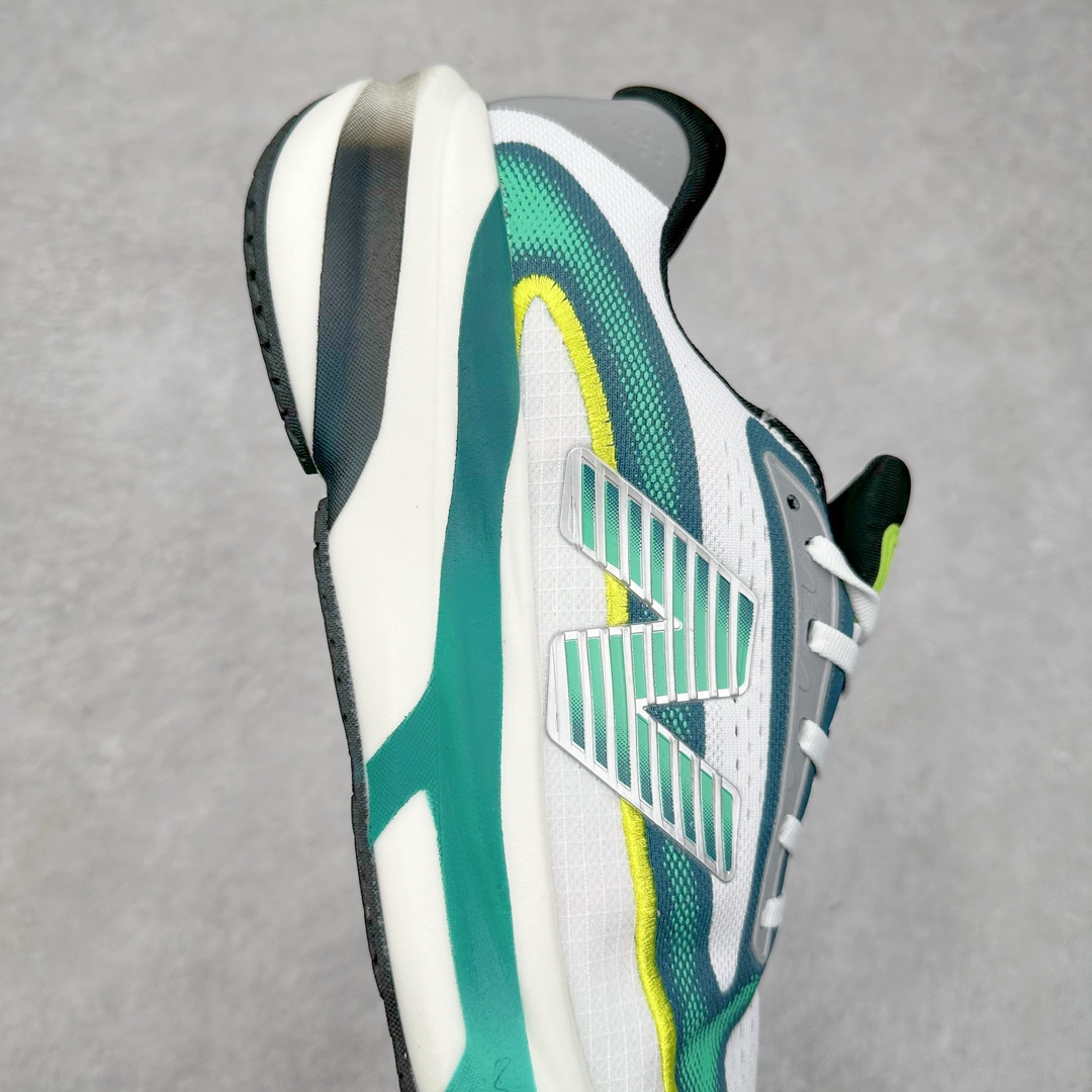 图片[6]-New Balance Fresh Foam X NB1080V5 新百伦系列低帮轻量化厚底健身休闲运动慢跑鞋 近赏｜无论是日常慢跑，还是City Walk，它都可轻松应对提起今年最流行的事情，想必在你所在的城市来一段City Walk，是很多潮男潮女都会做的吧。当时间来到十月，一年中最舒服的时光，无论是慢跑也好，还是City Walk，今天推荐的这双鞋，都可以轻松应对。那就是可以带给你久违的松弛感、治愈你柔软的需要的New Balance Fresh Foam X1080v15。作为New Balance经典跑鞋系列，1080系列可以说凝聚了品牌历来前沿科技与制造匠心。今年的v13版本可谓再度革新。在舒适体验、运动性能以及造型风格三个维度上做到了有机交融。舒适体验一直是1080跑鞋系列带给我们最大的直观感受，加上本就带有严肃跑鞋基因，在今年全新材料配方的Fresh FoamX中底泡棉上则有了不一样的缓震性能，重新定义“踩屎感”。可再生柔软针织鞋面使用可追溯的Repreve再生鞋面材料，柔软透气的鞋面提供绵密的贴合与包裹感，轻量分区橡胶大底分区外底橡胶采用新材料，改进纹路设计，增加前掌外底硬度，提升滚动反馈和传动效率。尺码：40 40.5 41.5 42 42.5 43 44 45-选品中心