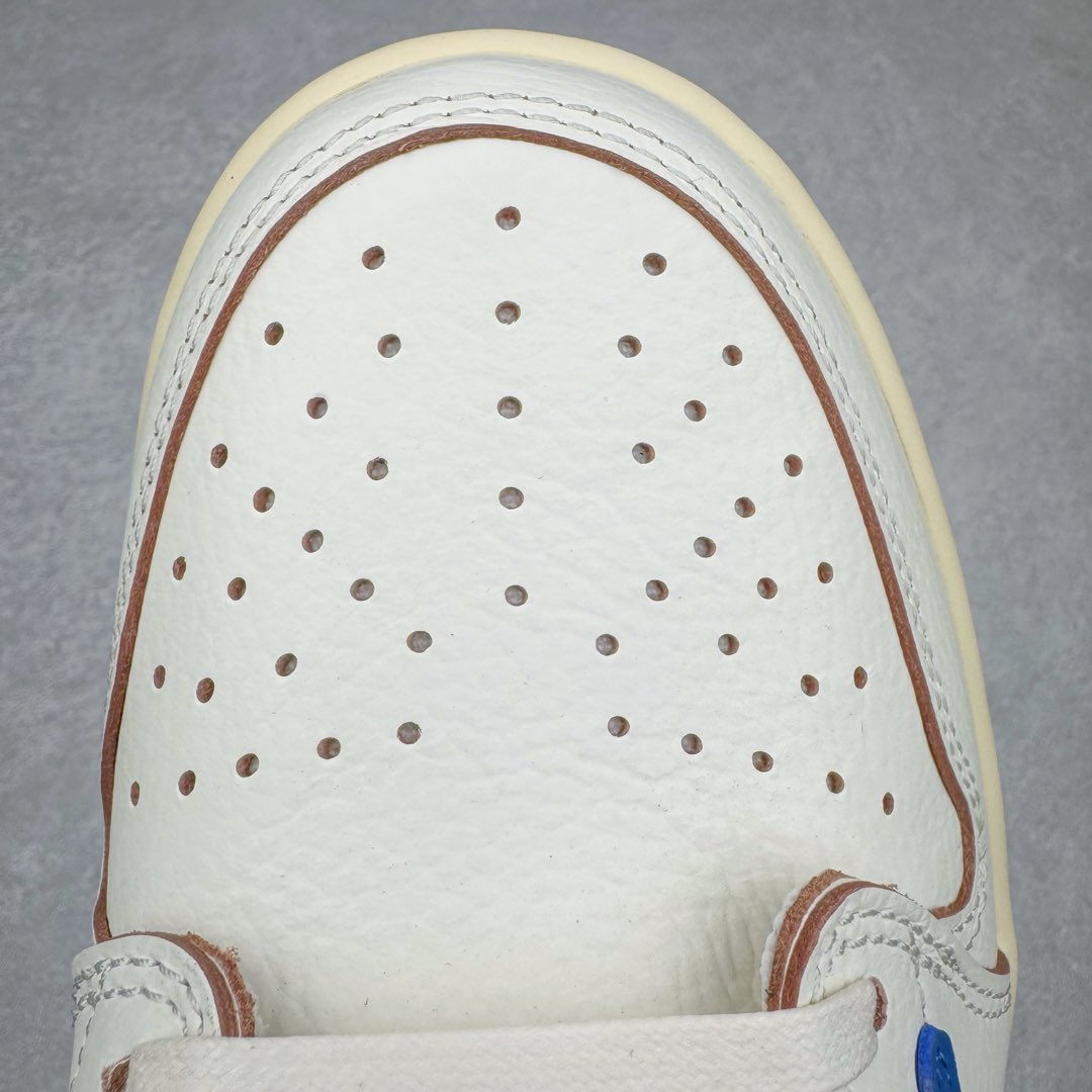 图片[18]-＃FK纯原 Travis Scott x Air Jordan AJ1 Low OG SP TS联名倒钩低帮 白蓝 DM7866-104 外贸高端零售特供批次 产品品控稳定性领先行业 各方面均可对飙L版 良心定价不杀猪 原厂全套原楦原纸板冲刀磨具开发 原厂皮料加持 原厂港宝加持定型后跟R度完美 同源原厂电绣 鬼脸飞翼针数密度立体效果一致 百分百一致原鞋 原厂拉帮工艺 针距密度一致 后跟弧度收口自然不对折 极致一眼正品既视感 进口玻璃冲刀皮料裁剪零毛边 全鞋电脑针车工艺 品控清洁度最高QC检验标准 免检产品 原厂订购鞋盒、鞋标、防尘纸、鞋撑、鞋带 追求极致的原厂味道 尺码：36 36.5 37.5 38 38.5 39 40 40.5 41 42 42.5 43 44 44.5 45 46 47.5 48.5-选品中心