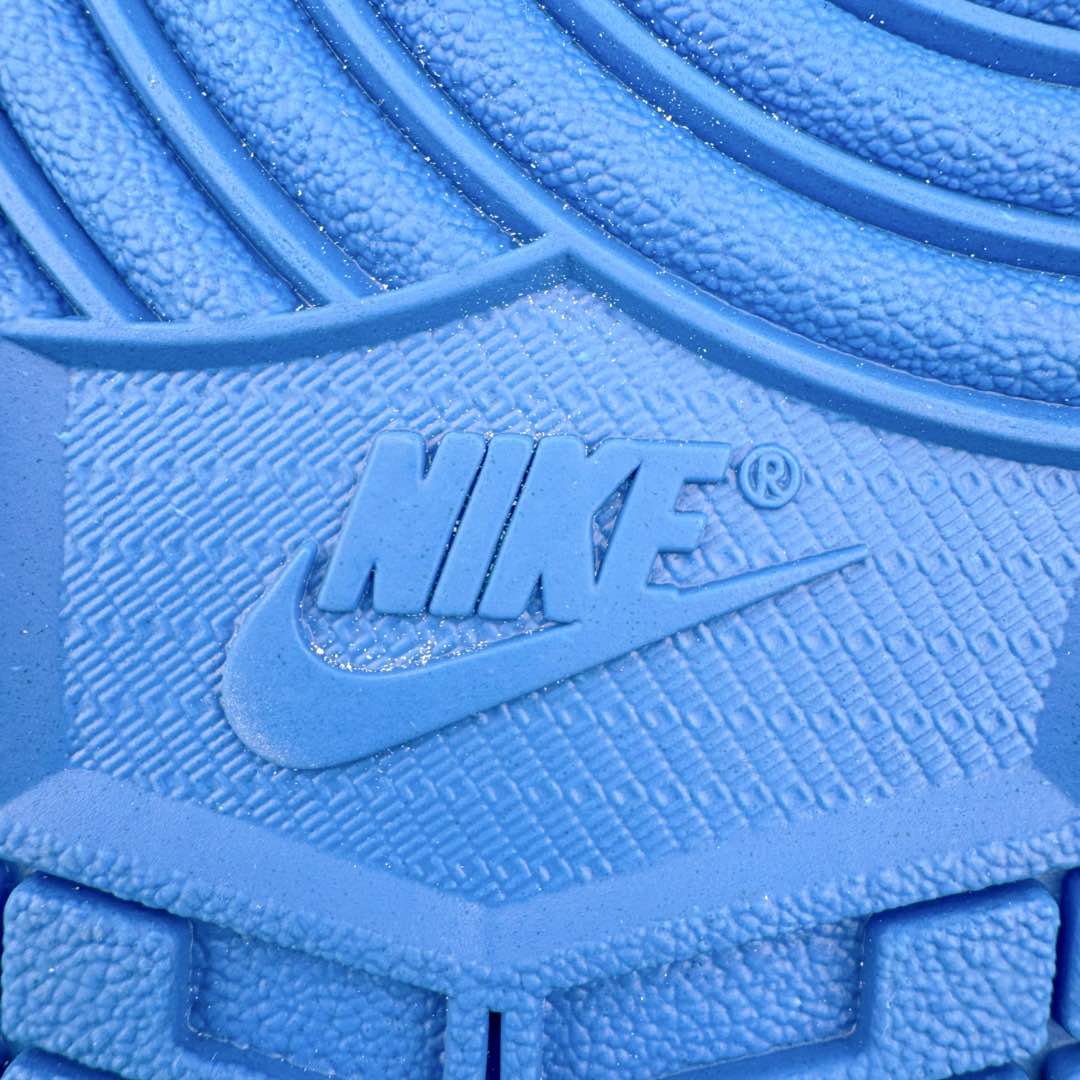 图片[23]-＃FK纯原 Travis Scott x Air Jordan AJ1 Low OG SP TS联名倒钩低帮 白蓝 DM7866-104 外贸高端零售特供批次 产品品控稳定性领先行业 各方面均可对飙L版 良心定价不杀猪 原厂全套原楦原纸板冲刀磨具开发 原厂皮料加持 原厂港宝加持定型后跟R度完美 同源原厂电绣 鬼脸飞翼针数密度立体效果一致 百分百一致原鞋 原厂拉帮工艺 针距密度一致 后跟弧度收口自然不对折 极致一眼正品既视感 进口玻璃冲刀皮料裁剪零毛边 全鞋电脑针车工艺 品控清洁度最高QC检验标准 免检产品 原厂订购鞋盒、鞋标、防尘纸、鞋撑、鞋带 追求极致的原厂味道 尺码：36 36.5 37.5 38 38.5 39 40 40.5 41 42 42.5 43 44 44.5 45 46 47.5 48.5-选品中心