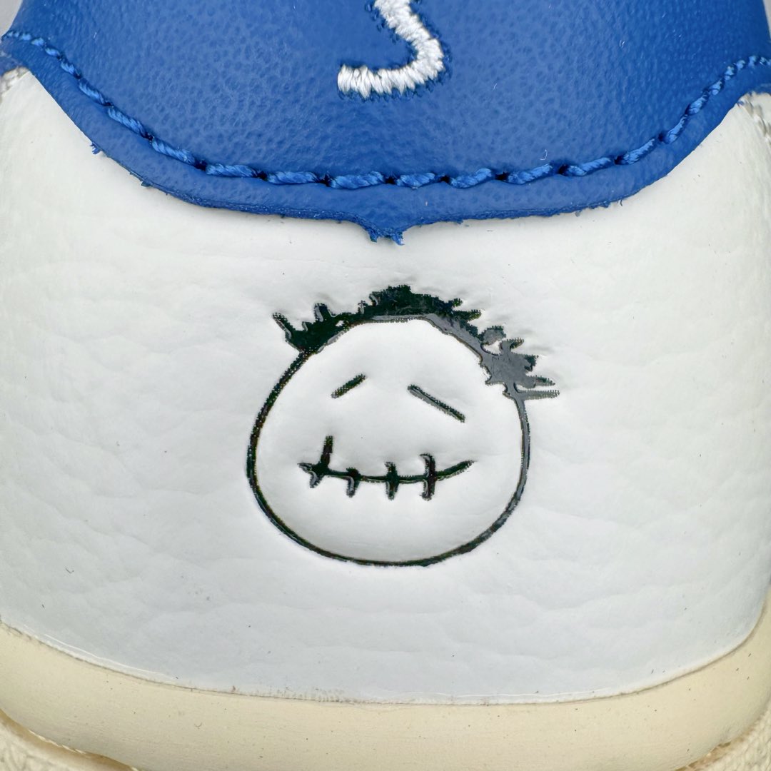 图片[11]-＃FK纯原 Travis Scott x Air Jordan AJ1 Low OG SP TS联名倒钩低帮 白蓝 DM7866-104 外贸高端零售特供批次 产品品控稳定性领先行业 各方面均可对飙L版 良心定价不杀猪 原厂全套原楦原纸板冲刀磨具开发 原厂皮料加持 原厂港宝加持定型后跟R度完美 同源原厂电绣 鬼脸飞翼针数密度立体效果一致 百分百一致原鞋 原厂拉帮工艺 针距密度一致 后跟弧度收口自然不对折 极致一眼正品既视感 进口玻璃冲刀皮料裁剪零毛边 全鞋电脑针车工艺 品控清洁度最高QC检验标准 免检产品 原厂订购鞋盒、鞋标、防尘纸、鞋撑、鞋带 追求极致的原厂味道 尺码：36 36.5 37.5 38 38.5 39 40 40.5 41 42 42.5 43 44 44.5 45 46 47.5 48.5-选品中心