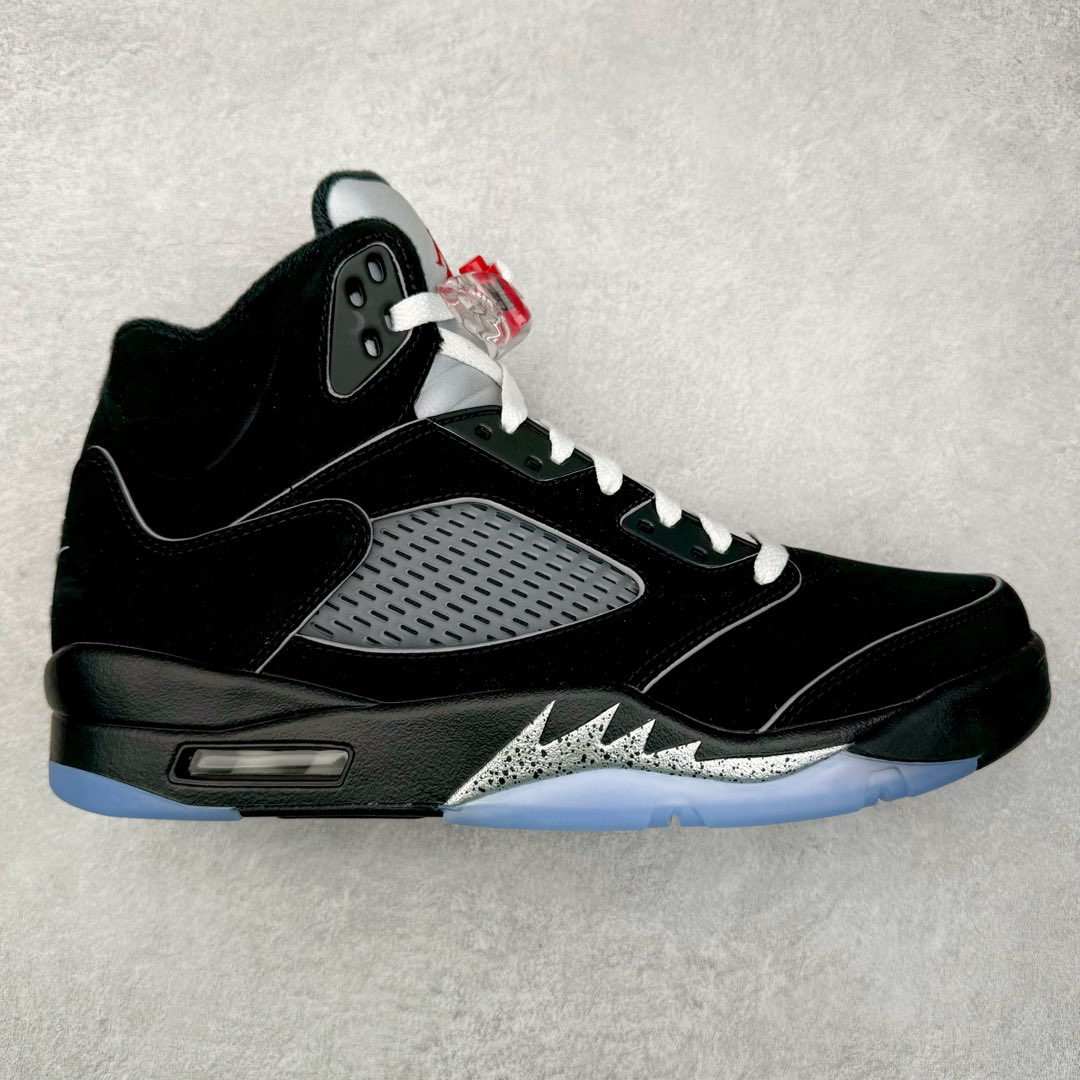 ＃Ljr特供 Air Jordan AJ5 “Black Metallic Reimagined” 黑银 HF3975-001 全新改良批次 圈内最强倒钩系列 恪守真诚 承诺混一赔十 高端零售裸鞋圈特供批次 SZ原厂全套原楦原纸板冲刀磨具开发 原厂皮料加持 原厂港宝加持定型后跟R度完美 同源原厂电绣 飞翼针数密度立体效果一致 百分百一致原鞋 原厂拉帮工艺 针距密度一致 后跟弧度收口自然不对折 极致一眼正品既视感 进口玻璃冲刀皮料裁剪零毛边 全鞋电脑针车工艺 品控清洁度最高QC检验标准 免检产品 原厂订购鞋盒、鞋标、防尘纸、鞋撑、鞋带 追求极致的原厂味道 尺码：40.5 41 42 42.5 43 44 44.5 45 45.5 46 47.5 48.5-选品中心