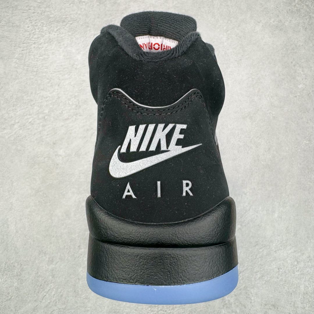 图片[8]-＃Ljr特供 Air Jordan AJ5 “Black Metallic Reimagined” 黑银 HF3975-001 全新改良批次 圈内最强倒钩系列 恪守真诚 承诺混一赔十 高端零售裸鞋圈特供批次 SZ原厂全套原楦原纸板冲刀磨具开发 原厂皮料加持 原厂港宝加持定型后跟R度完美 同源原厂电绣 飞翼针数密度立体效果一致 百分百一致原鞋 原厂拉帮工艺 针距密度一致 后跟弧度收口自然不对折 极致一眼正品既视感 进口玻璃冲刀皮料裁剪零毛边 全鞋电脑针车工艺 品控清洁度最高QC检验标准 免检产品 原厂订购鞋盒、鞋标、防尘纸、鞋撑、鞋带 追求极致的原厂味道 尺码：40.5 41 42 42.5 43 44 44.5 45 45.5 46 47.5 48.5-选品中心