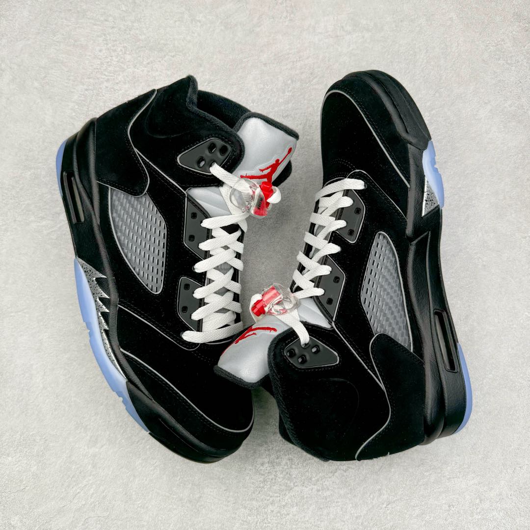 图片[3]-＃Ljr特供 Air Jordan AJ5 “Black Metallic Reimagined” 黑银 HF3975-001 全新改良批次 圈内最强倒钩系列 恪守真诚 承诺混一赔十 高端零售裸鞋圈特供批次 SZ原厂全套原楦原纸板冲刀磨具开发 原厂皮料加持 原厂港宝加持定型后跟R度完美 同源原厂电绣 飞翼针数密度立体效果一致 百分百一致原鞋 原厂拉帮工艺 针距密度一致 后跟弧度收口自然不对折 极致一眼正品既视感 进口玻璃冲刀皮料裁剪零毛边 全鞋电脑针车工艺 品控清洁度最高QC检验标准 免检产品 原厂订购鞋盒、鞋标、防尘纸、鞋撑、鞋带 追求极致的原厂味道 尺码：40.5 41 42 42.5 43 44 44.5 45 45.5 46 47.5 48.5-选品中心