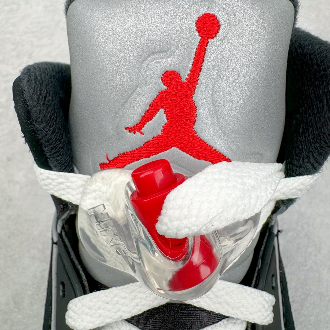 图片[15]-＃Ljr特供 Air Jordan AJ5 “Black Metallic Reimagined” 黑银 HF3975-001 全新改良批次 圈内最强倒钩系列 恪守真诚 承诺混一赔十 高端零售裸鞋圈特供批次 SZ原厂全套原楦原纸板冲刀磨具开发 原厂皮料加持 原厂港宝加持定型后跟R度完美 同源原厂电绣 飞翼针数密度立体效果一致 百分百一致原鞋 原厂拉帮工艺 针距密度一致 后跟弧度收口自然不对折 极致一眼正品既视感 进口玻璃冲刀皮料裁剪零毛边 全鞋电脑针车工艺 品控清洁度最高QC检验标准 免检产品 原厂订购鞋盒、鞋标、防尘纸、鞋撑、鞋带 追求极致的原厂味道 尺码：40.5 41 42 42.5 43 44 44.5 45 45.5 46 47.5 48.5-选品中心