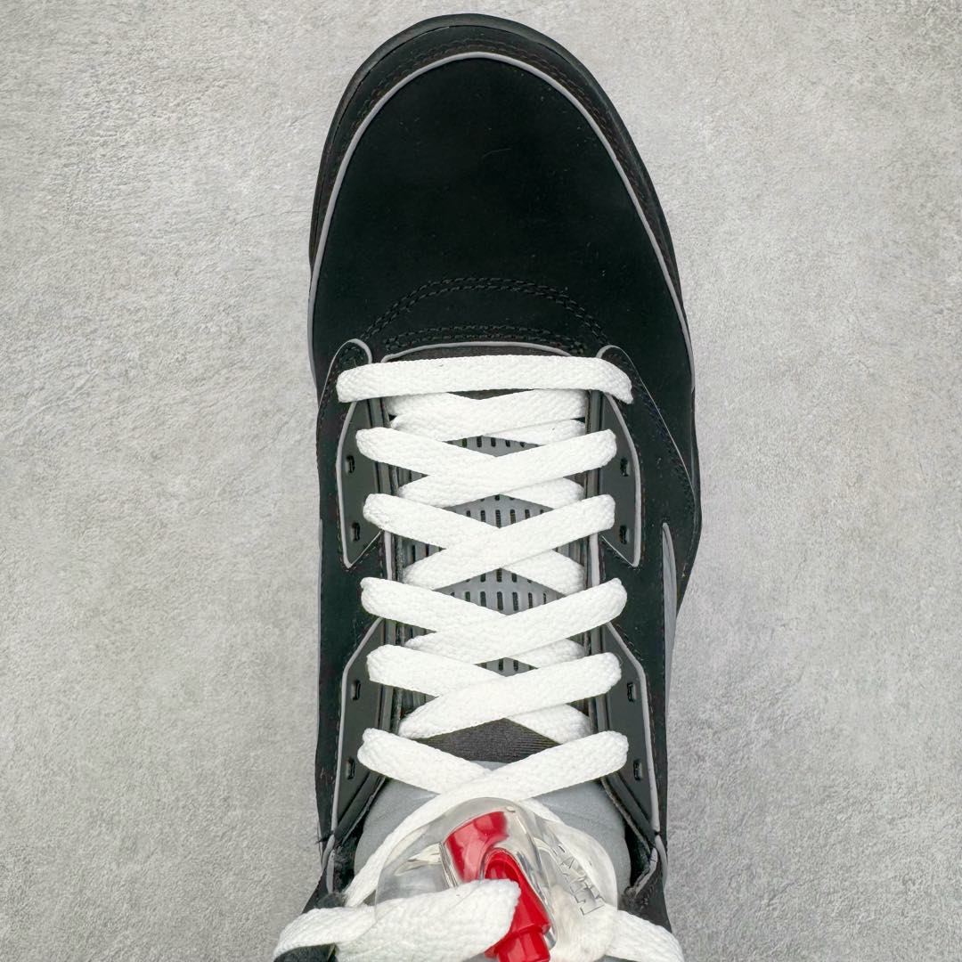 图片[4]-＃Ljr特供 Air Jordan AJ5 “Black Metallic Reimagined” 黑银 HF3975-001 全新改良批次 圈内最强倒钩系列 恪守真诚 承诺混一赔十 高端零售裸鞋圈特供批次 SZ原厂全套原楦原纸板冲刀磨具开发 原厂皮料加持 原厂港宝加持定型后跟R度完美 同源原厂电绣 飞翼针数密度立体效果一致 百分百一致原鞋 原厂拉帮工艺 针距密度一致 后跟弧度收口自然不对折 极致一眼正品既视感 进口玻璃冲刀皮料裁剪零毛边 全鞋电脑针车工艺 品控清洁度最高QC检验标准 免检产品 原厂订购鞋盒、鞋标、防尘纸、鞋撑、鞋带 追求极致的原厂味道 尺码：40.5 41 42 42.5 43 44 44.5 45 45.5 46 47.5 48.5-选品中心