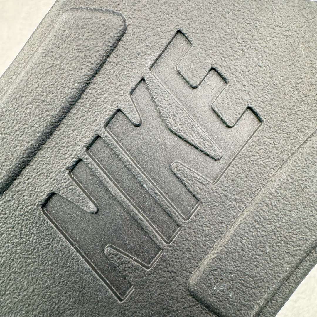 图片[18]-＃Ljr特供 Air Jordan AJ5 “Black Metallic Reimagined” 黑银 HF3975-001 全新改良批次 圈内最强倒钩系列 恪守真诚 承诺混一赔十 高端零售裸鞋圈特供批次 SZ原厂全套原楦原纸板冲刀磨具开发 原厂皮料加持 原厂港宝加持定型后跟R度完美 同源原厂电绣 飞翼针数密度立体效果一致 百分百一致原鞋 原厂拉帮工艺 针距密度一致 后跟弧度收口自然不对折 极致一眼正品既视感 进口玻璃冲刀皮料裁剪零毛边 全鞋电脑针车工艺 品控清洁度最高QC检验标准 免检产品 原厂订购鞋盒、鞋标、防尘纸、鞋撑、鞋带 追求极致的原厂味道 尺码：40.5 41 42 42.5 43 44 44.5 45 45.5 46 47.5 48.5-选品中心