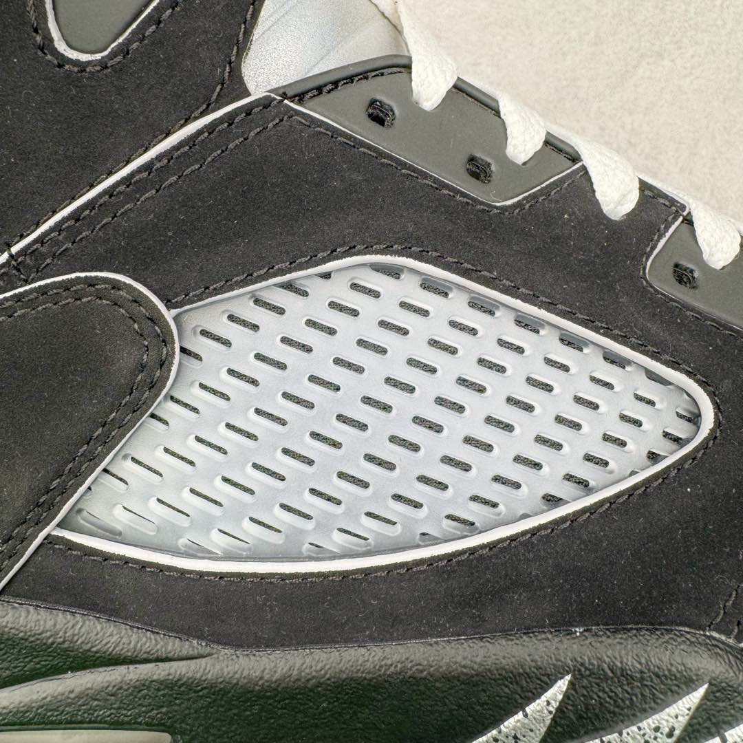 图片[12]-＃Ljr特供 Air Jordan AJ5 “Black Metallic Reimagined” 黑银 HF3975-001 全新改良批次 圈内最强倒钩系列 恪守真诚 承诺混一赔十 高端零售裸鞋圈特供批次 SZ原厂全套原楦原纸板冲刀磨具开发 原厂皮料加持 原厂港宝加持定型后跟R度完美 同源原厂电绣 飞翼针数密度立体效果一致 百分百一致原鞋 原厂拉帮工艺 针距密度一致 后跟弧度收口自然不对折 极致一眼正品既视感 进口玻璃冲刀皮料裁剪零毛边 全鞋电脑针车工艺 品控清洁度最高QC检验标准 免检产品 原厂订购鞋盒、鞋标、防尘纸、鞋撑、鞋带 追求极致的原厂味道 尺码：40.5 41 42 42.5 43 44 44.5 45 45.5 46 47.5 48.5-选品中心