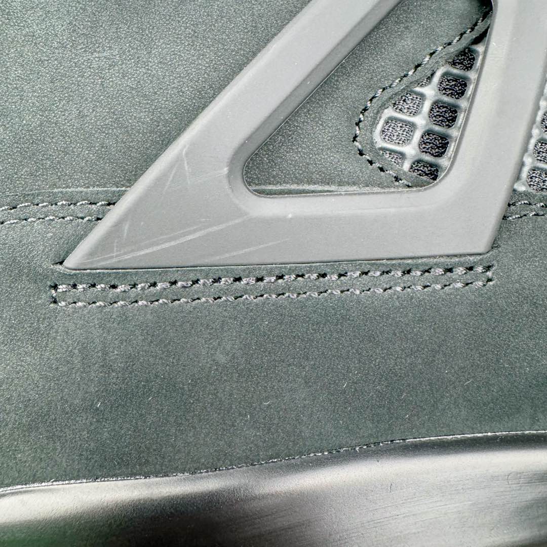 图片[19]-＃PK纯原 Air Jordan AJ4 Rare Air Laser 黑蓝红 FV5029-003 全套原纸板楦头开发 原厂特供皮料加持 确保原汁原味 完美呈现四代版型 一比一鞋头弧度高度鞋身弧度 数据细节工艺流程均保持原鞋一致 原厂TPU网格鞋带扣 正确内里网布 菱角分明不变形无多余毛边 柔软性质感一致于原鞋 原厂织唛标 原厂飞人电绣工艺 尾指中部跳三针 独家绑鞋带手法 印刷中底布 四线拉帮 米色美纹纸贴合固定 进口港宝加持 后跟自然饱满 全鞋荧光划线卡点 追求极致完美 每一双都是工艺品 多重QC质检 超越公司货的品控标准 实实在在的免检产品 尺码：40 40.5 41 42 42.5 43 44 44.5 45 46 47.5-选品中心
