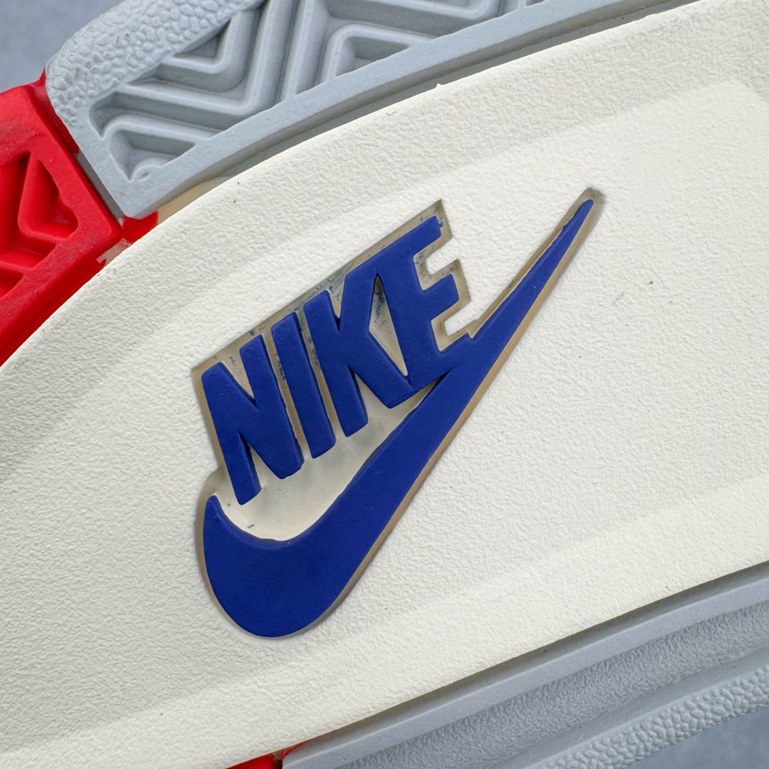 图片[21]-＃PK纯原 Air Jordan AJ4 Rare Air Laser 黑蓝红 FV5029-003 全套原纸板楦头开发 原厂特供皮料加持 确保原汁原味 完美呈现四代版型 一比一鞋头弧度高度鞋身弧度 数据细节工艺流程均保持原鞋一致 原厂TPU网格鞋带扣 正确内里网布 菱角分明不变形无多余毛边 柔软性质感一致于原鞋 原厂织唛标 原厂飞人电绣工艺 尾指中部跳三针 独家绑鞋带手法 印刷中底布 四线拉帮 米色美纹纸贴合固定 进口港宝加持 后跟自然饱满 全鞋荧光划线卡点 追求极致完美 每一双都是工艺品 多重QC质检 超越公司货的品控标准 实实在在的免检产品 尺码：40 40.5 41 42 42.5 43 44 44.5 45 46 47.5-选品中心