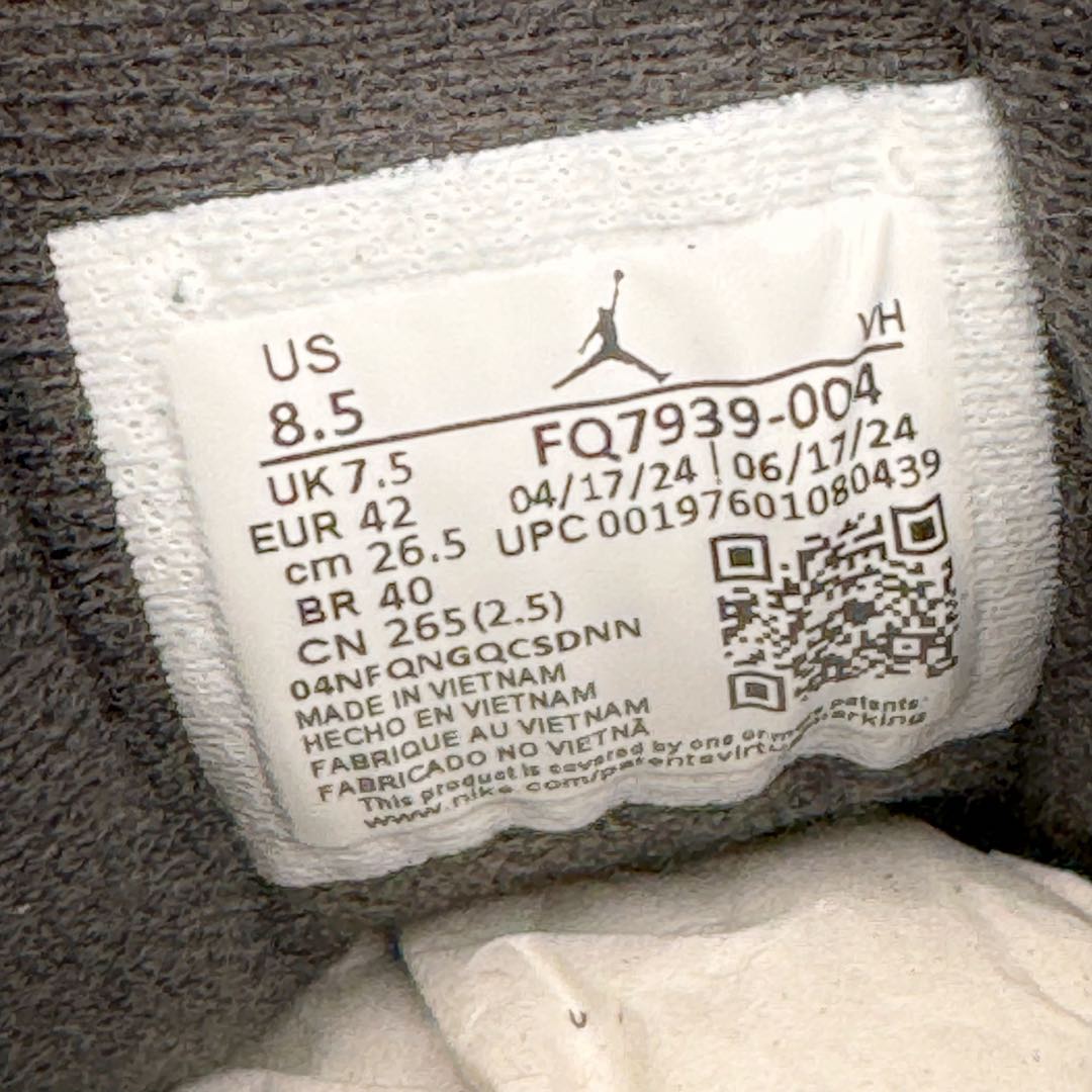 图片[11]-＃KZ纯原 Air Jordan AJ4 RM 重制版低帮复古篮球鞋 黑白 FQ7939-004 亲自操刀耗时半年巨作 全套原纸板楦头开发 确保原汁原味 完美呈现版型 一比一鞋头弧度高度鞋身弧度 原厂TPU 正确内里网布 菱角分明不变形无多余毛边 柔软性质感一致于原鞋 原厂织唛标 原厂飞人电绣工艺 尾指中部跳三针 独家绑鞋带手法 印刷中底布 四线拉帮 米色美纹纸贴合固定 进口港宝加持 后跟自然饱满 全鞋荧光划线卡点 追求极致完美 每一双都是工艺品 多重QC质检 超越公司货的品控标准 实实在在的免检产品 采用了低帮的设计 并保留了众多AJ4的经典元素 鞋身以皮革、麂皮材质拼接打造 AJ4经典的TPU材质延伸至后跟 增强鞋款稳定性 而鞋身侧面的网格设计则被取消 尾部的NIKE AIR标志也得到保留 并同时带有飞人logo 中底部分同样搭载了可视AIR气垫 鞋底采用米白色中底和外底呈现 为整个设计收尾 尺码：36 36.5 37.5 38 38.5 39 40 40.5 41 42 42.5 43 44 44.5 45 46 47.5-选品中心