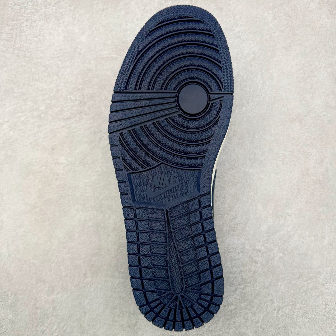 图片[9]-＃KZ神版莞产 Air Jordan AJ1 Retro Low OG 低帮 黑曜石CZ0790-400 全系列配色 外贸特供批次 新配色不断更新开发 市场中端王者 全套原纸板楦头开发 确保原汁原味 完美呈现一代版型 一比一鞋头弧度高度鞋身弧度 此版本只针对中端市场 细节品控鞋型随意秒杀市面同价位 鞋型完美 不臃肿别扭 头层皮料加持 用料绝不含糊 进口玻璃冲刀皮料裁剪零毛边 电脑针车工艺 超高鞋面清洁度 最高QC检验标准 控制溢胶瑕疵 原盒原配 飞翼3D高频深度立体 工艺方面大到整体鞋型 漏斗收腰 底线拉帮 LOGO立体程度 小到针眼排布 载片对称 冲孔效果 鞋标规范 鞋垫背胶等等 无一不是口碑收割 每双都是一个回头客 尺码：36 36.5 37.5 38 38.5 39 40 40.5 41 42 42.5 43 44 44.5 45 46 47.5-选品中心