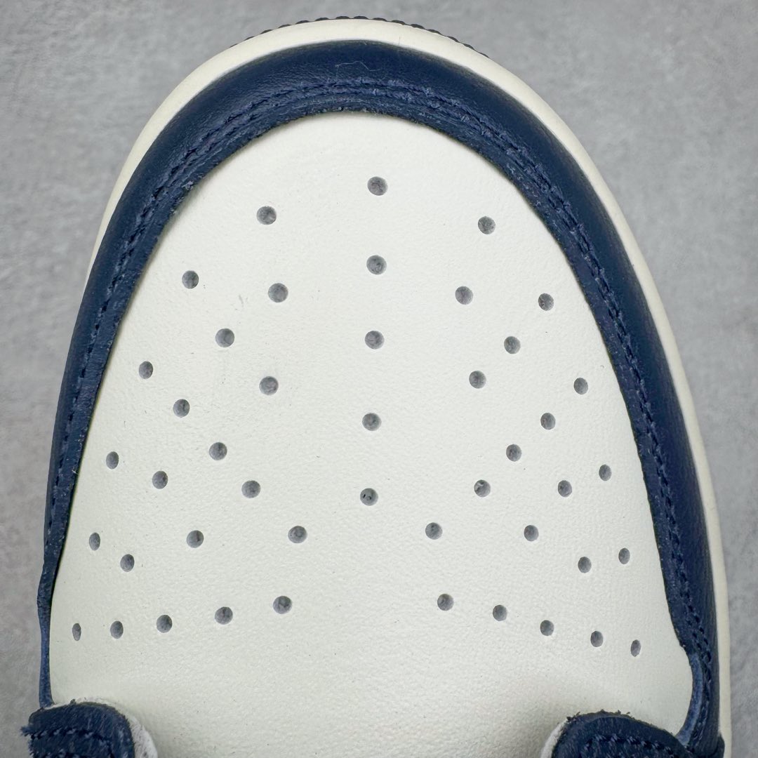 图片[14]-＃KZ神版莞产 Air Jordan AJ1 Retro Low OG 低帮 黑曜石CZ0790-400 全系列配色 外贸特供批次 新配色不断更新开发 市场中端王者 全套原纸板楦头开发 确保原汁原味 完美呈现一代版型 一比一鞋头弧度高度鞋身弧度 此版本只针对中端市场 细节品控鞋型随意秒杀市面同价位 鞋型完美 不臃肿别扭 头层皮料加持 用料绝不含糊 进口玻璃冲刀皮料裁剪零毛边 电脑针车工艺 超高鞋面清洁度 最高QC检验标准 控制溢胶瑕疵 原盒原配 飞翼3D高频深度立体 工艺方面大到整体鞋型 漏斗收腰 底线拉帮 LOGO立体程度 小到针眼排布 载片对称 冲孔效果 鞋标规范 鞋垫背胶等等 无一不是口碑收割 每双都是一个回头客 尺码：36 36.5 37.5 38 38.5 39 40 40.5 41 42 42.5 43 44 44.5 45 46 47.5-选品中心