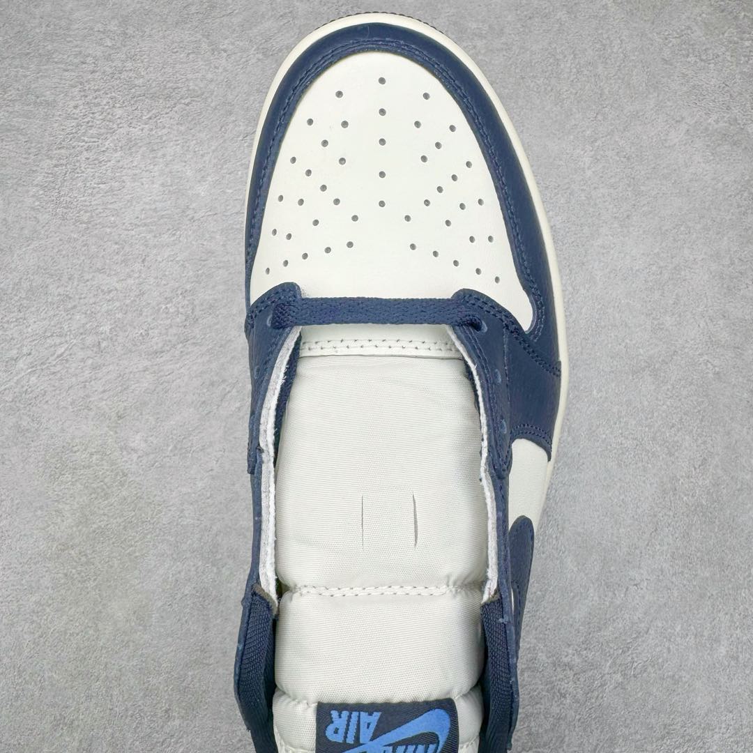 图片[4]-＃KZ神版莞产 Air Jordan AJ1 Retro Low OG 低帮 黑曜石CZ0790-400 全系列配色 外贸特供批次 新配色不断更新开发 市场中端王者 全套原纸板楦头开发 确保原汁原味 完美呈现一代版型 一比一鞋头弧度高度鞋身弧度 此版本只针对中端市场 细节品控鞋型随意秒杀市面同价位 鞋型完美 不臃肿别扭 头层皮料加持 用料绝不含糊 进口玻璃冲刀皮料裁剪零毛边 电脑针车工艺 超高鞋面清洁度 最高QC检验标准 控制溢胶瑕疵 原盒原配 飞翼3D高频深度立体 工艺方面大到整体鞋型 漏斗收腰 底线拉帮 LOGO立体程度 小到针眼排布 载片对称 冲孔效果 鞋标规范 鞋垫背胶等等 无一不是口碑收割 每双都是一个回头客 尺码：36 36.5 37.5 38 38.5 39 40 40.5 41 42 42.5 43 44 44.5 45 46 47.5-选品中心