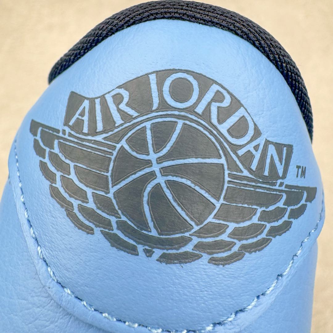 图片[15]-＃KZ神版莞产 Air Jordan AJ1 Retro Low OG 低帮 黑曜石CZ0790-400 全系列配色 外贸特供批次 新配色不断更新开发 市场中端王者 全套原纸板楦头开发 确保原汁原味 完美呈现一代版型 一比一鞋头弧度高度鞋身弧度 此版本只针对中端市场 细节品控鞋型随意秒杀市面同价位 鞋型完美 不臃肿别扭 头层皮料加持 用料绝不含糊 进口玻璃冲刀皮料裁剪零毛边 电脑针车工艺 超高鞋面清洁度 最高QC检验标准 控制溢胶瑕疵 原盒原配 飞翼3D高频深度立体 工艺方面大到整体鞋型 漏斗收腰 底线拉帮 LOGO立体程度 小到针眼排布 载片对称 冲孔效果 鞋标规范 鞋垫背胶等等 无一不是口碑收割 每双都是一个回头客 尺码：36 36.5 37.5 38 38.5 39 40 40.5 41 42 42.5 43 44 44.5 45 46 47.5-选品中心