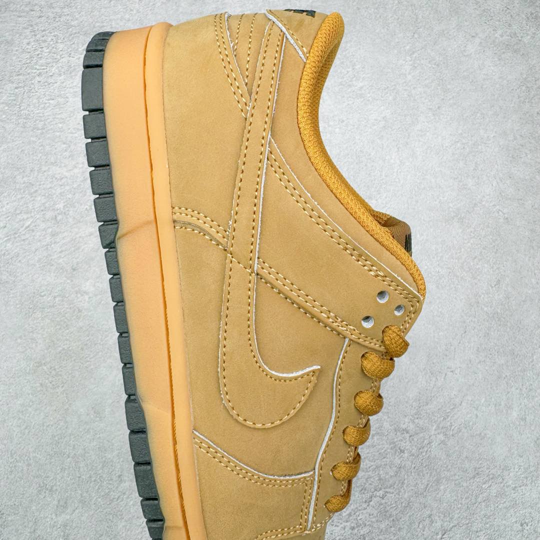 图片[6]-＃K1 NK Dunk Low 小麦色 HQ1932-700 全新支线性价比拉满 迎合行情定价 正确头层皮料 细节均购入原鞋校对开发 全套原纸板楦头加持 细节品控鞋型稳定 独家私模官方最新原厂磨具打造大底 鞋头坡度极致还原 原盒原配 玻璃冲刀 超高清洁度 全鞋零毛边皮料切割 正确中底布背胶中底布拉帮走线 尺码：36 36.5 37.5 38 38.5 39 40 40.5 41 42 42.5 43 44 44.5 45 46-选品中心