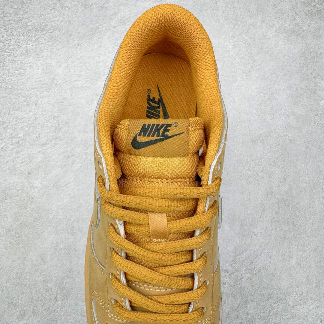 图片[5]-＃K1 NK Dunk Low 小麦色 HQ1932-700 全新支线性价比拉满 迎合行情定价 正确头层皮料 细节均购入原鞋校对开发 全套原纸板楦头加持 细节品控鞋型稳定 独家私模官方最新原厂磨具打造大底 鞋头坡度极致还原 原盒原配 玻璃冲刀 超高清洁度 全鞋零毛边皮料切割 正确中底布背胶中底布拉帮走线 尺码：36 36.5 37.5 38 38.5 39 40 40.5 41 42 42.5 43 44 44.5 45 46-选品中心