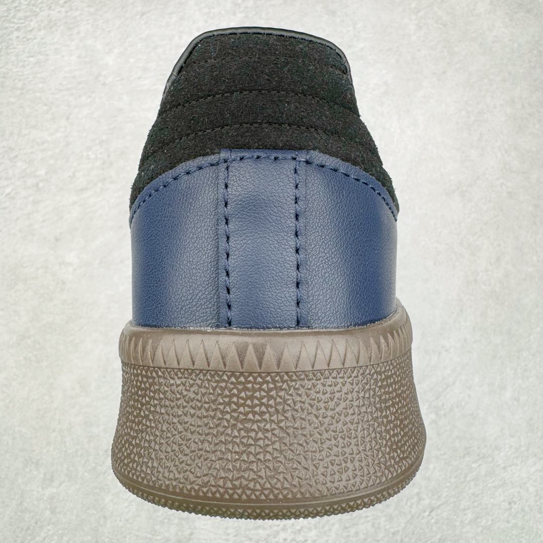 图片[8]-AD Samba XLG 桑巴舞加大厚底版系列德训风百搭松糕休闲运动板鞋生胶底 IE9179 自Originals Samba成功借势Blokecore风潮一跃成为街头巷尾的焦点鞋款后,不论是围绕Samba本身打造的各式「变种版本」,还是以Samba为蓝本打造联名鞋款,都成为了时尚潮流人士日常穿搭首选。Samba XLG是adidas Originals不断扩展XLG系列的一部分,旨在与年轻文化相契合,迎合那些希望通过个性时尚表达自我而不愿牺牲舒适度的年轻群体。街头时尚领域的Gen Z特别偏爱宽松的穿着风格。Samba XLG针对这一点做了创新。它在延续Samba OG经典设计的基础上,迎合年轻群体的穿着习惯,重塑为宽大的鞋身比例轮廓以及加厚中底,让消费者轻松展示自己独特的风格。全新的Samba XLG系列不仅迎合了当下年轻群体的穿搭习惯,加宽了鞋身比例以及将中底进一步增厚,在视觉比例上更加饱满,同时还保留了经典Samba的细节,这样一来,鞋迷朋友在穿搭上不仅能更加个性化,而且还能延续一定的复古感受。尺码：36 36⅔ 37⅓ 38 38⅔ 39⅓ 40 40⅔ 41⅓ 42 42⅔ 43⅓ 44 45-选品中心