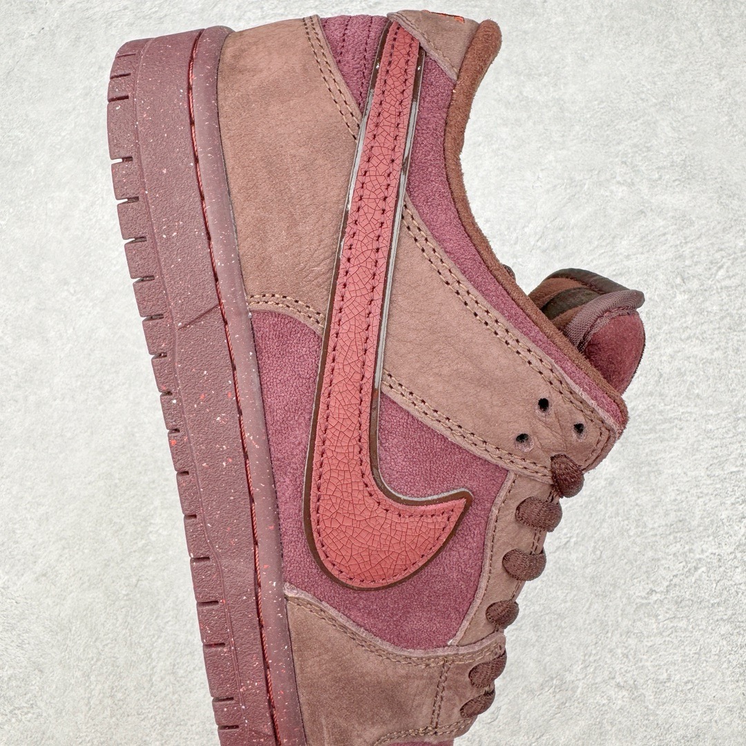 图片[6]-＃AY/GZ纯原福利 NK SB Dunk Low Pro 情人节酒红 FN0619-600 独家原厂航空铝磨具打磨大底 鞋头坡度极致还原 原盒原配 圈内天花板工艺 原厂冲刀 超高清洁度 全鞋零毛边皮料切割 全套原楦原模倾力打造完美版型 采用原厂百宏鞋带以及原厂百宏织唛舌标 内标可供原厂几率过验 原厂中底布黄色点胶 原厂中底布拉帮走线遵循公司 尺码对应库存‼️-选品中心