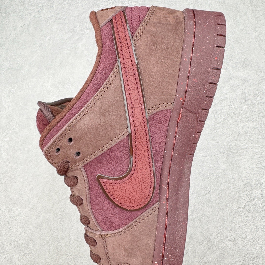 图片[7]-＃AY/GZ纯原福利 NK SB Dunk Low Pro 情人节酒红 FN0619-600 独家原厂航空铝磨具打磨大底 鞋头坡度极致还原 原盒原配 圈内天花板工艺 原厂冲刀 超高清洁度 全鞋零毛边皮料切割 全套原楦原模倾力打造完美版型 采用原厂百宏鞋带以及原厂百宏织唛舌标 内标可供原厂几率过验 原厂中底布黄色点胶 原厂中底布拉帮走线遵循公司 尺码对应库存‼️-选品中心