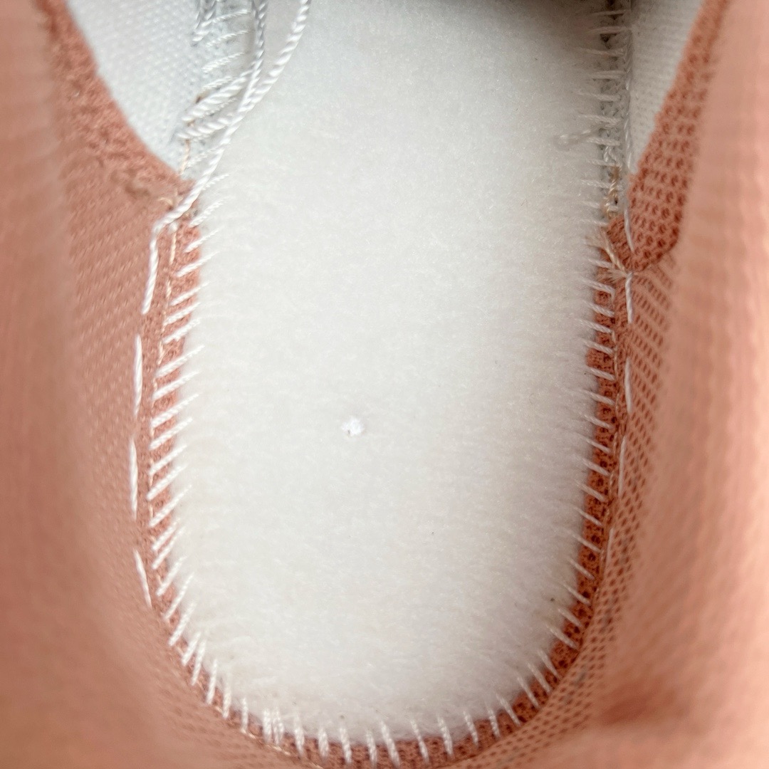 图片[9]-＃AY/GZ纯原福利 NK Dunk Low 玫瑰粉 DD1503-118 独家原厂航空铝磨具打磨大底 鞋头坡度极致还原 原盒原配 圈内天花板工艺 原厂冲刀 超高清洁度 全鞋零毛边皮料切割 全套原楦原模倾力打造完美版型 采用原厂百宏鞋带以及原厂百宏织唛舌标 内标可供原厂几率过验 原厂中底布黄色点胶 原厂中底布拉帮走线遵循公司 尺码对应库存‼️-选品中心