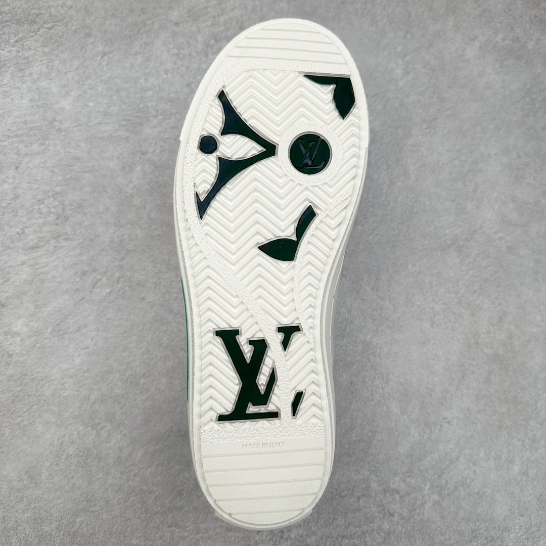 图片[9]-Louis Vuitton 路易威登 lv Time Out 低帮时尚运动板鞋 为舒软小牛皮革压印金属质感 Monogram 图案 再令 Louis 和vuitton 装饰点缀鞋带 与卢勒克斯金属线共同 释放莹泽光芒 搭配后部 Monogram帆布饰边和加厚胎面橡胶外底 鞋面胎牛皮和进口PVC制裁而成 高密度进口电脑车线工艺、经典LOGO跟PVC完美结合 原版大底开模 内里采用进口羊皮 超软皮内里+鞋垫 最新LV/路易威登 杨幂 关晓彤 官方等多明星网红同款 快手抖音等多平台热推 尺码：35 36 37 38 39 40 41 42 43 44-选品中心