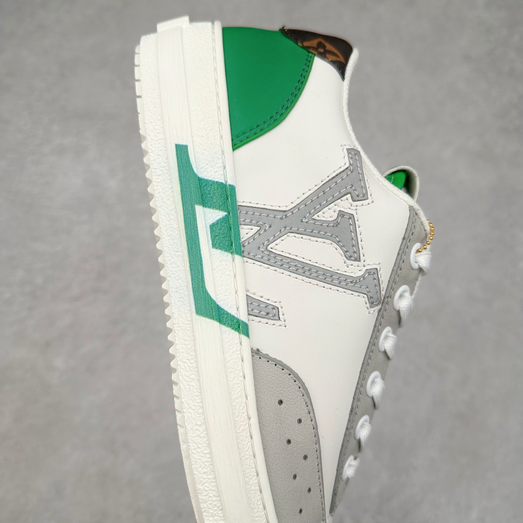 图片[6]-Louis Vuitton 路易威登 lv Time Out 低帮时尚运动板鞋 为舒软小牛皮革压印金属质感 Monogram 图案 再令 Louis 和vuitton 装饰点缀鞋带 与卢勒克斯金属线共同 释放莹泽光芒 搭配后部 Monogram帆布饰边和加厚胎面橡胶外底 鞋面胎牛皮和进口PVC制裁而成 高密度进口电脑车线工艺、经典LOGO跟PVC完美结合 原版大底开模 内里采用进口羊皮 超软皮内里+鞋垫 最新LV/路易威登 杨幂 关晓彤 官方等多明星网红同款 快手抖音等多平台热推 尺码：35 36 37 38 39 40 41 42 43 44-选品中心