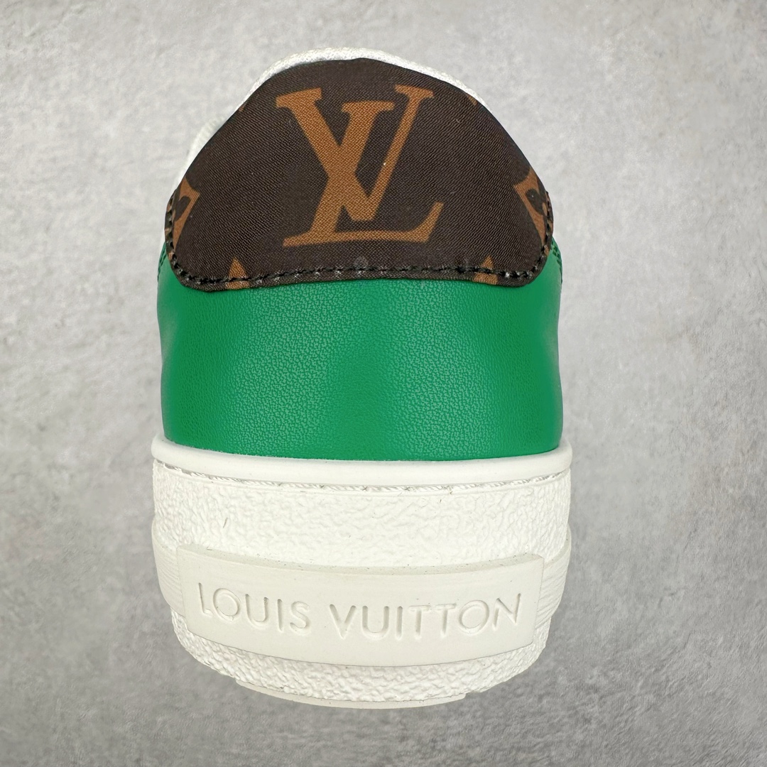 图片[8]-Louis Vuitton 路易威登 lv Time Out 低帮时尚运动板鞋 为舒软小牛皮革压印金属质感 Monogram 图案 再令 Louis 和vuitton 装饰点缀鞋带 与卢勒克斯金属线共同 释放莹泽光芒 搭配后部 Monogram帆布饰边和加厚胎面橡胶外底 鞋面胎牛皮和进口PVC制裁而成 高密度进口电脑车线工艺、经典LOGO跟PVC完美结合 原版大底开模 内里采用进口羊皮 超软皮内里+鞋垫 最新LV/路易威登 杨幂 关晓彤 官方等多明星网红同款 快手抖音等多平台热推 尺码：35 36 37 38 39 40 41 42 43 44-选品中心